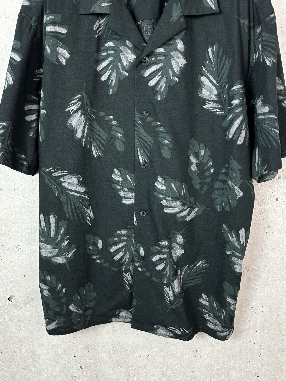 Uniqlo Uniqlo Tropical Leaves Dark Green Short Sleeve Shirt Size US S / EU 44-46 / 1 - 4 Thumbnail