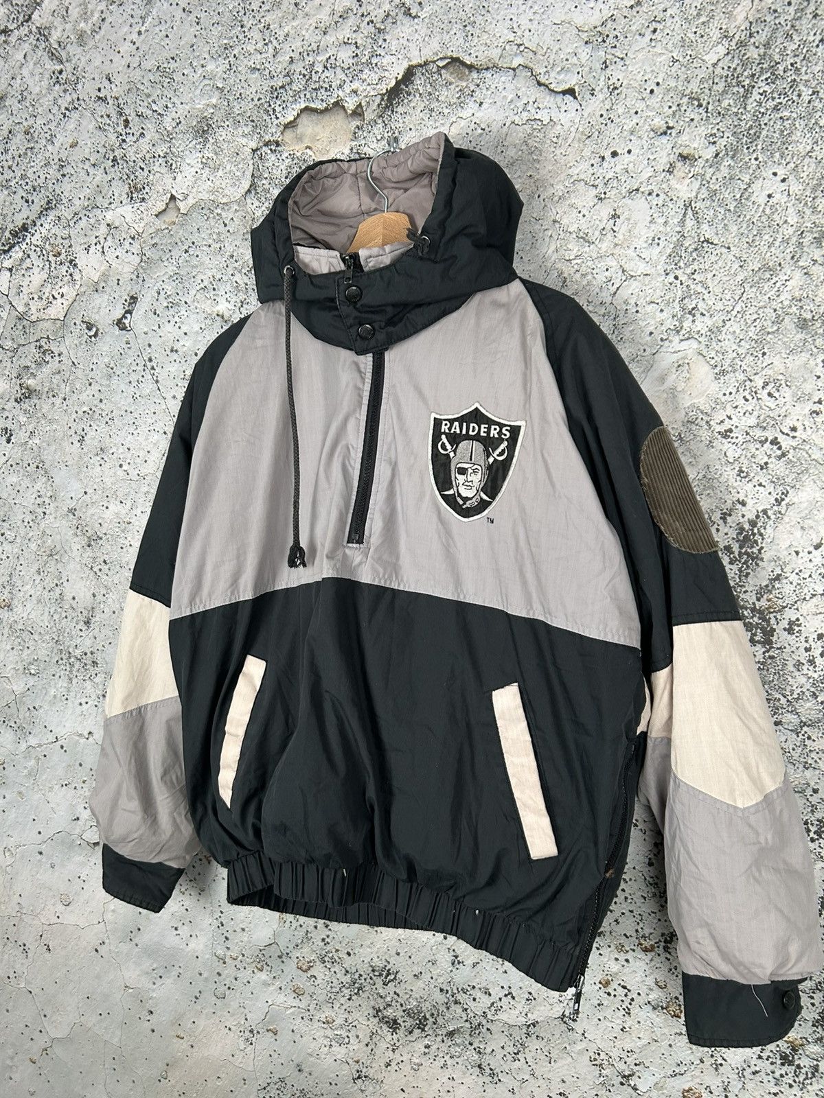 NFL Vintage Las Vegas Raiders NFL Taz Looney Tunes Jacket Size US M / EU 48-50 / 2 - 3 Thumbnail