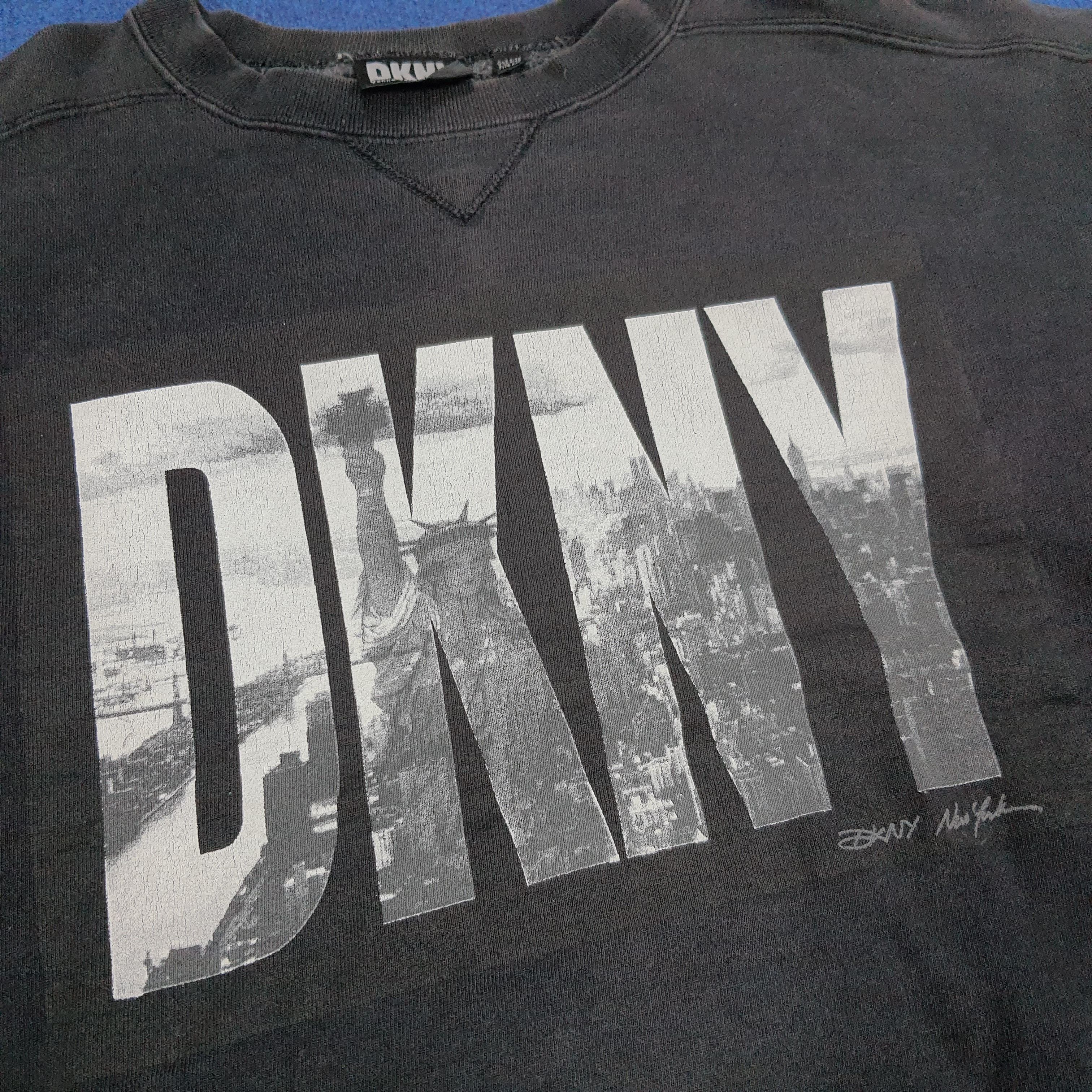 DKNY × Vintage Vintage DKNY New York Streetwear Sweatshirt Size US XXL / EU 58 / 5 - 2 Thumbnail