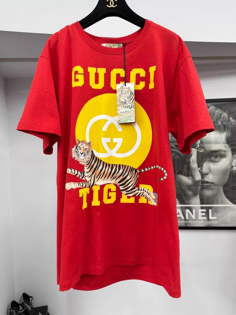 Gucci Gucci Year of the Tiger red printed T-shirt Size US M / EU 48-50 / 2 - 1 Thumbnail