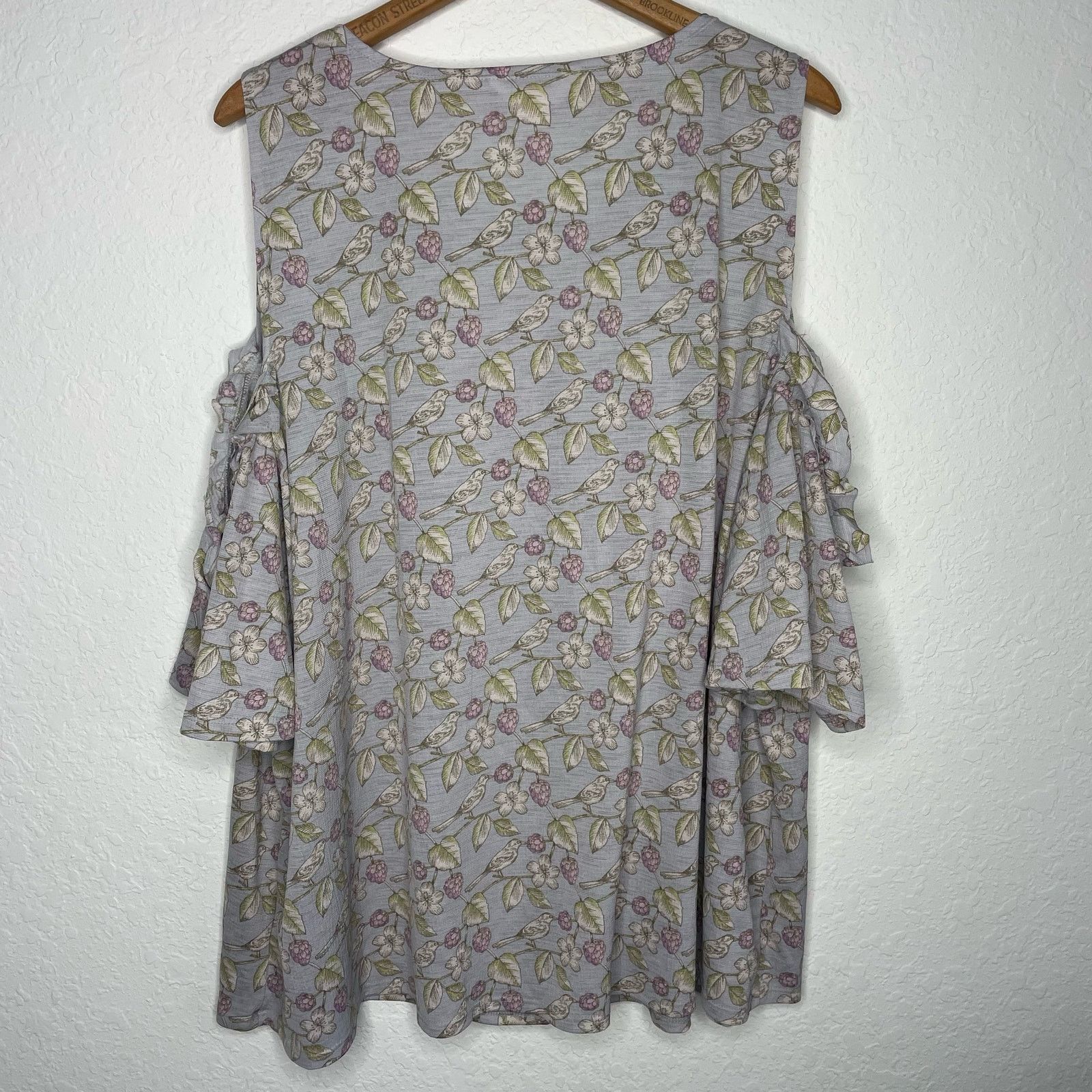 Other NWOT Lauren Conrad Cold Shoulder Top Size 3XL / US 20-22 - 4 Thumbnail