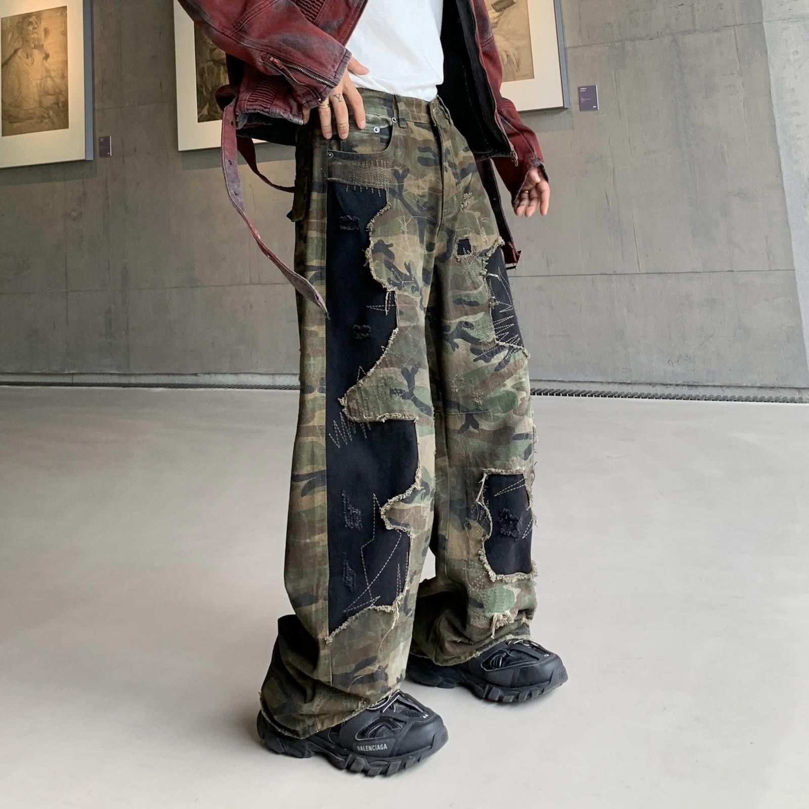 Japanese Brand Camo Distressed Baggy Cargo Pants, Wide Leg Trousers Size US 30 / EU 46 - 1 Thumbnail