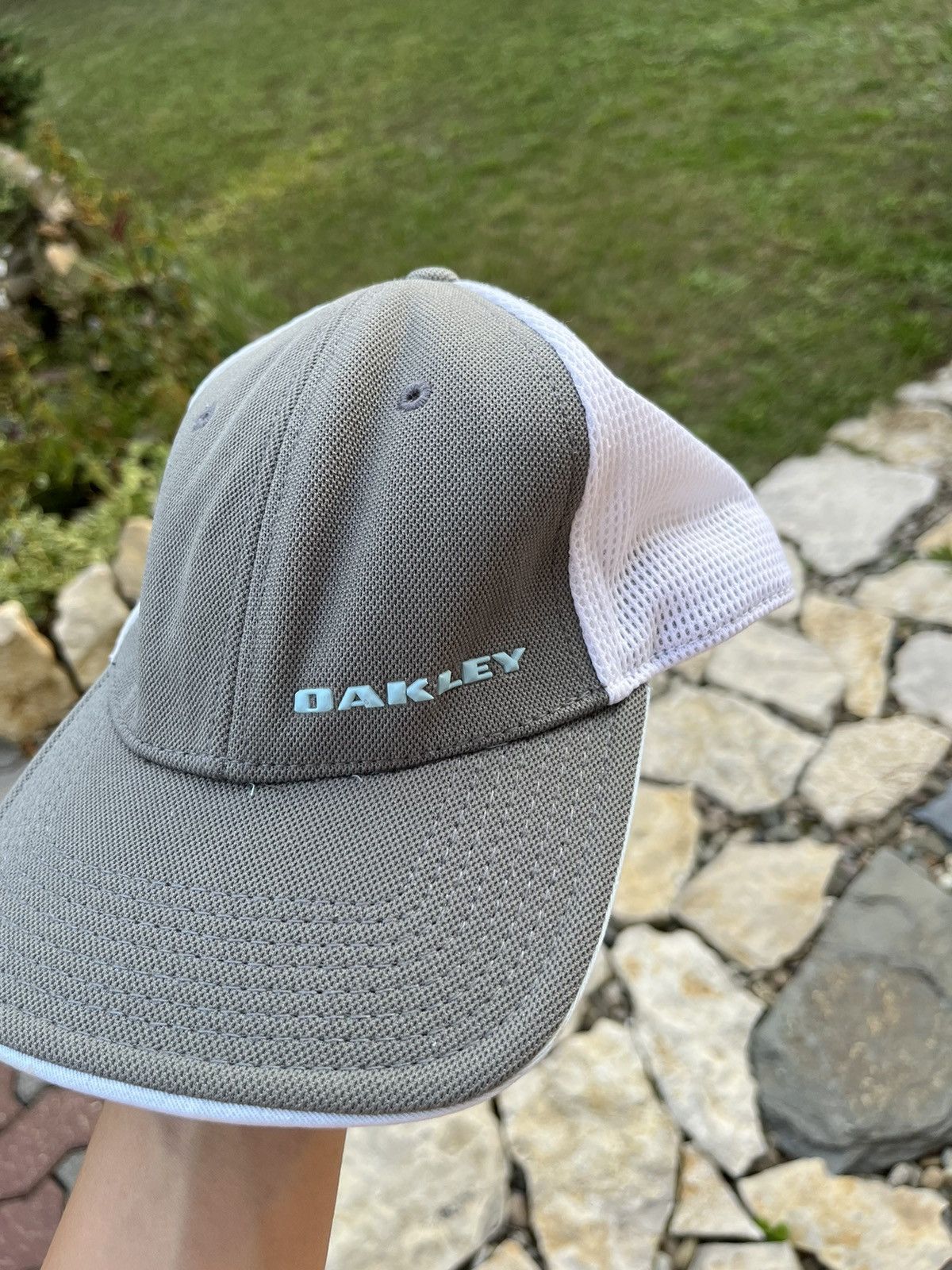 Oakley × Vintage Vintage Oakley y2k flex fit elastic band mesh logo cap hat Size 32 - 3 Thumbnail
