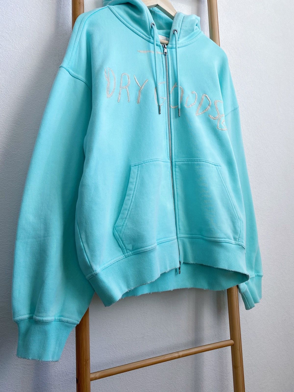 H&M × Jean-Michel Basquiat × Who Decides War WHO DECIDES WAR x BASQUIAT x H&M OVERSIZED FIT HOODED COTTON Size US M / EU 48-50 / 2 - 3 Thumbnail