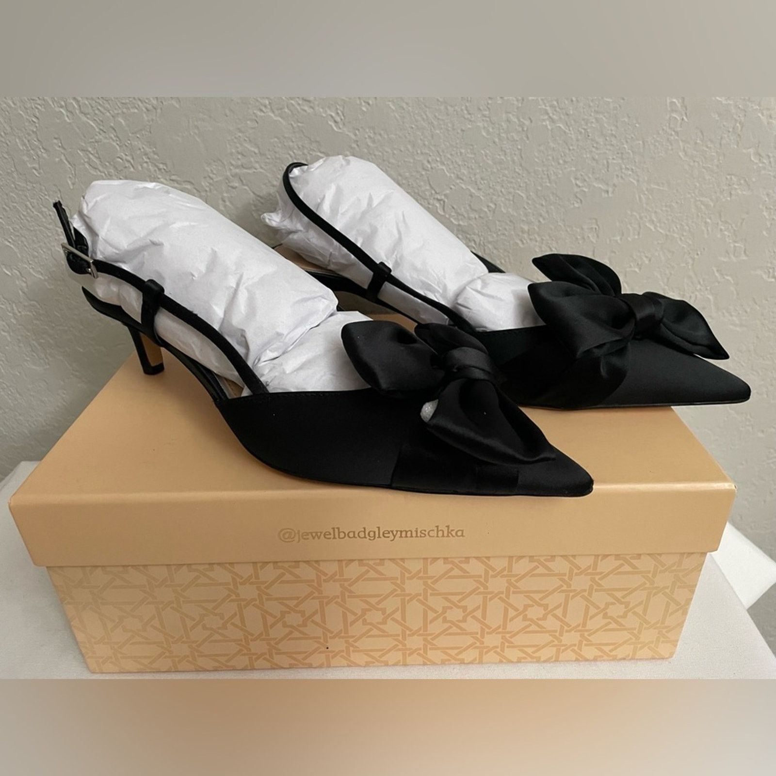 Badgley Mischka Jewel Badgley Mischka Shoshana Pumps Black Women 7.5 Size US 7.5 / IT 37.5 - 2 Thumbnail