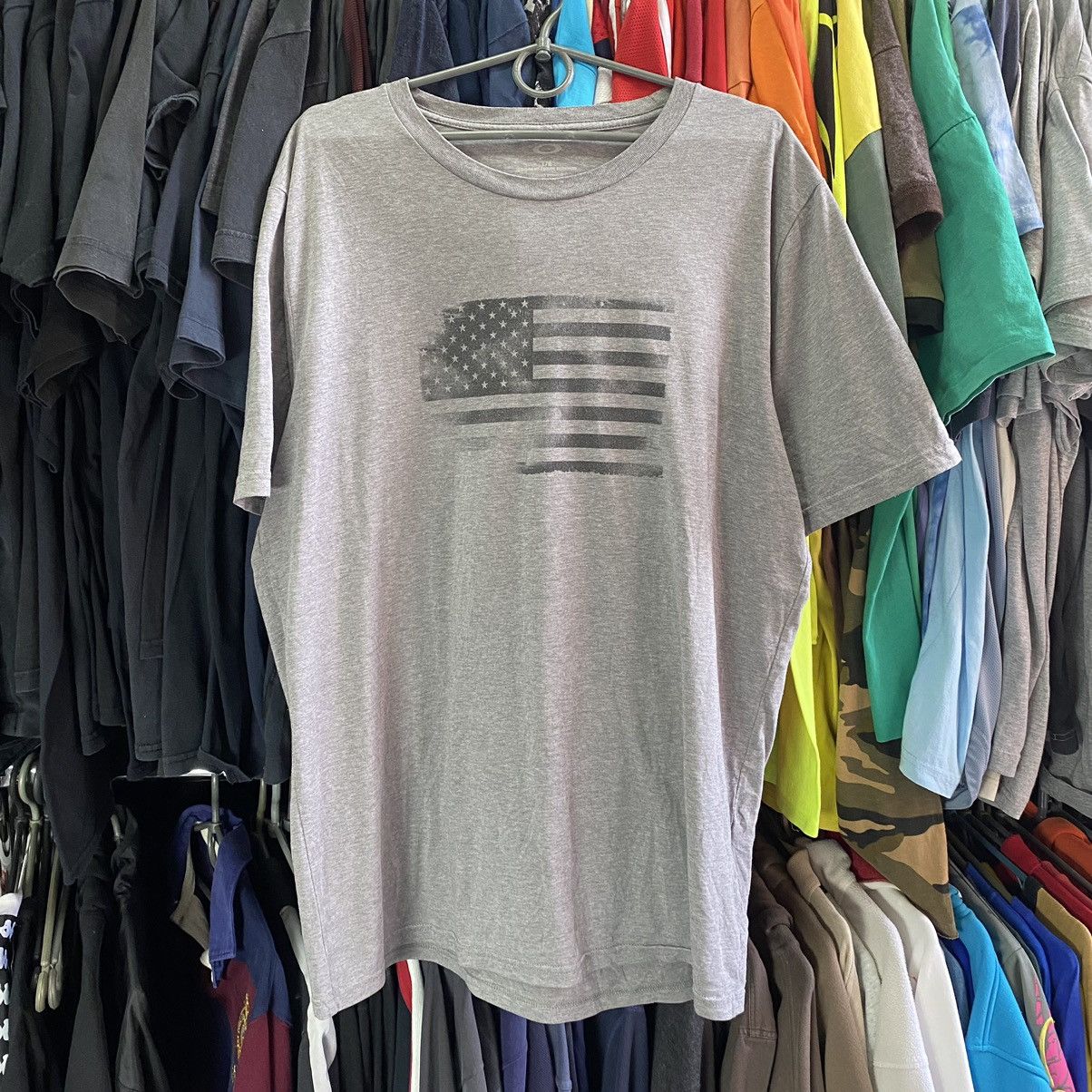Oakley Vintage Oakley Softwear Outdoor American flag logo tee Size US L / EU 52-54 / 3 - 1 Thumbnail