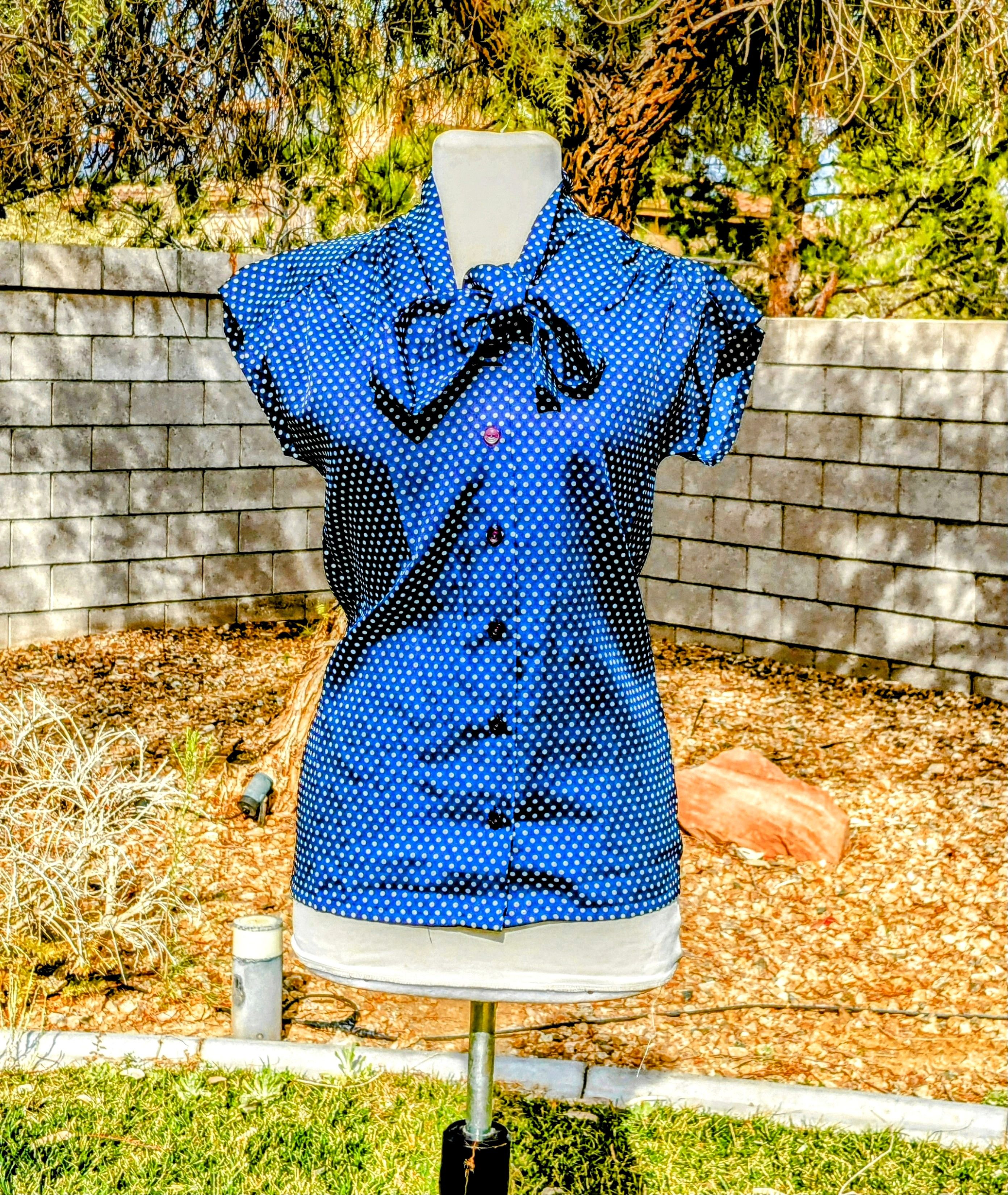 JCPenney Vintage JCPenny Polka Dot Ribbon Accent V-Neck Button-Up Size M / US 6-8 / IT 42-44 - 1 Thumbnail