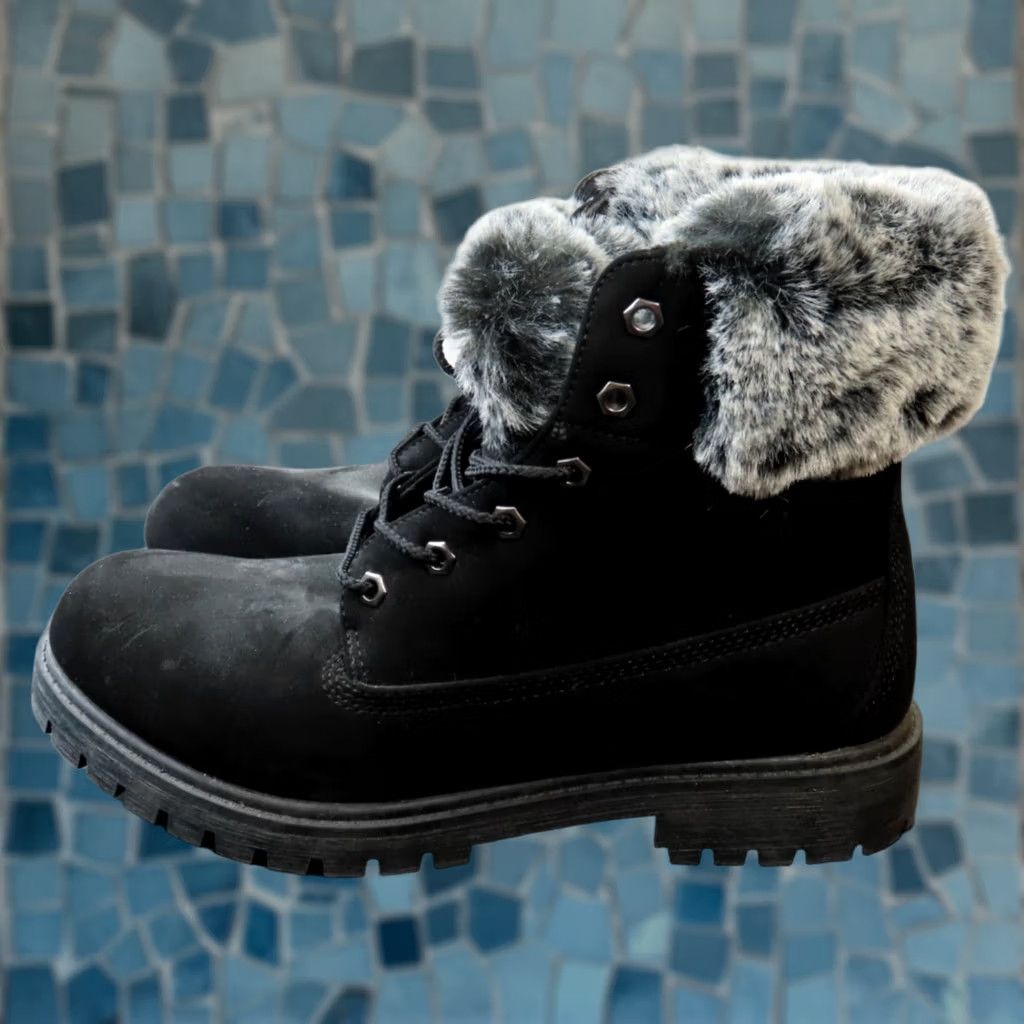 Lugz Lugz Rucker Hi Faux Fur Lace Up Womens Boot Black 11 WRUCKRHFUD-001 Size US 11 / IT 41 - 1 Thumbnail