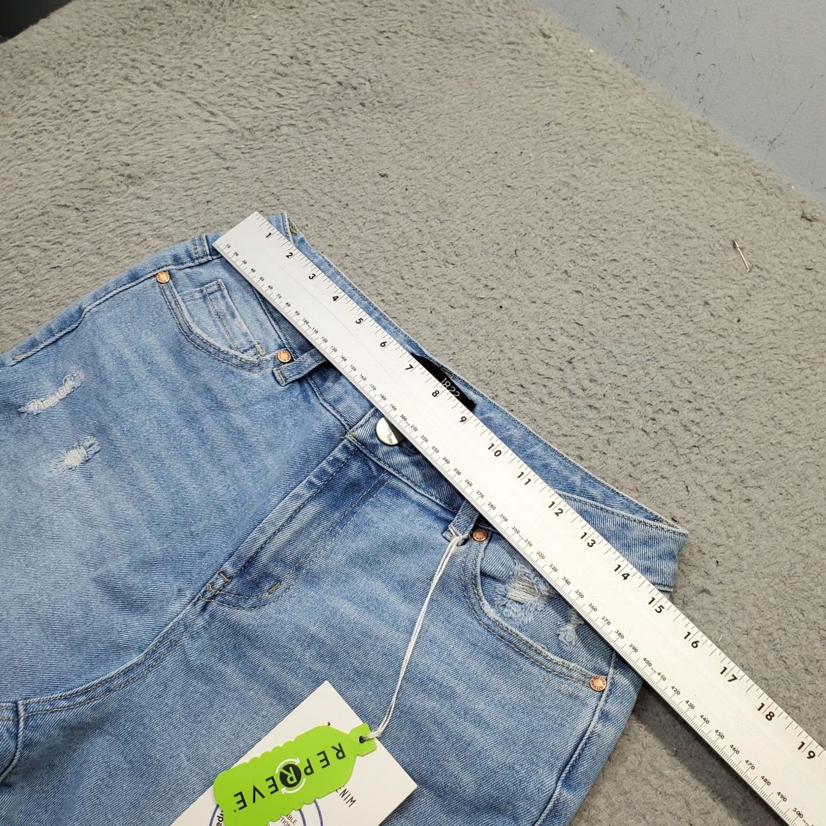 Vintage 1822 Denim Repreve Shorts Womens 8 Blue Denim High Rise Distressed Raw Hem Bermuda Shorts Womens 8 Denim Blue 1822 Denim Womens Size 8 Size 30" / US 8 / IT 44 - 3 Thumbnail