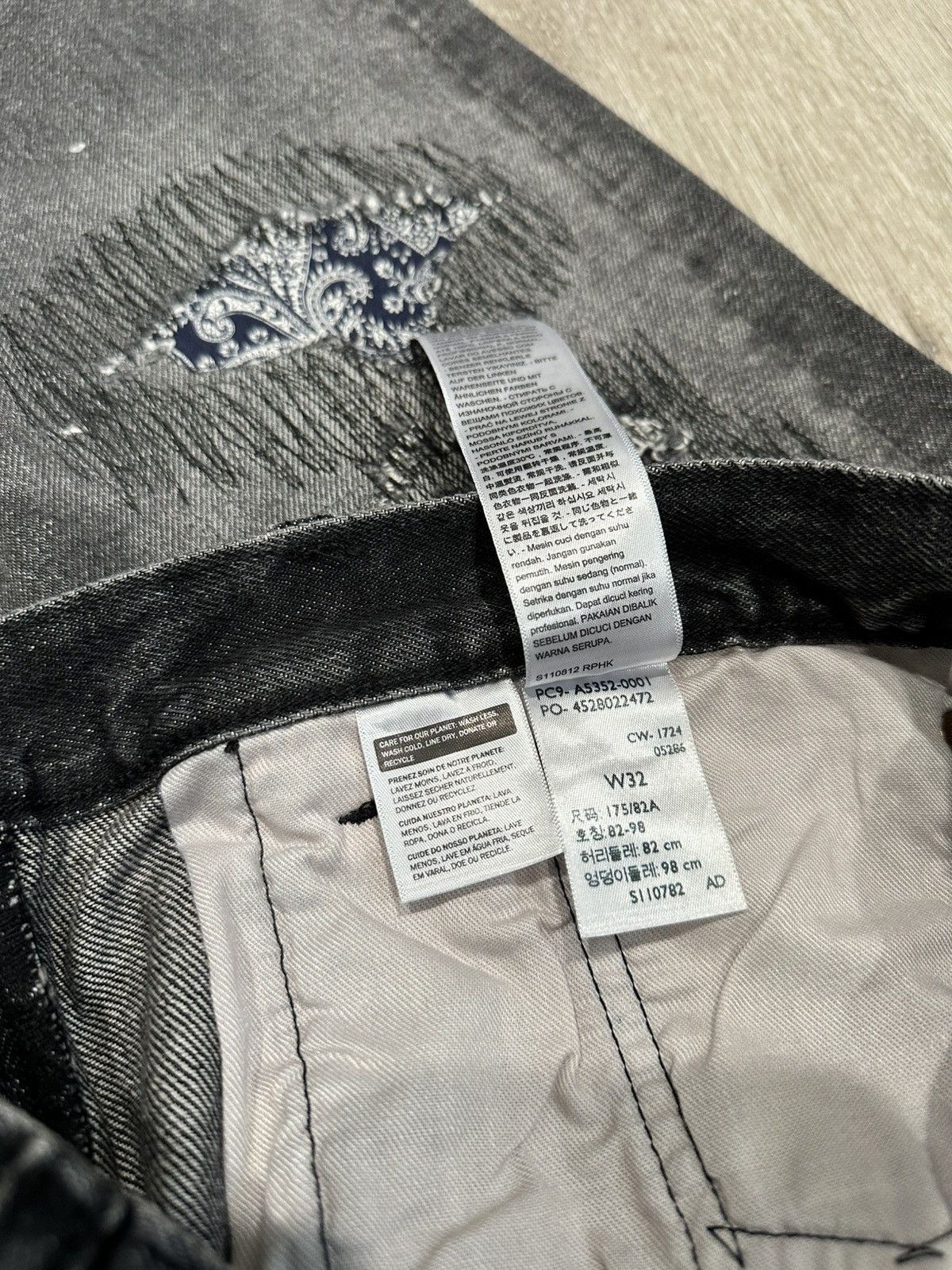 CLOT × Levi's CLOT X Levi’s 501 UNIONRAIL BLACK DENIM SIZE 32 Size US 32 / EU 48 - 8 Thumbnail