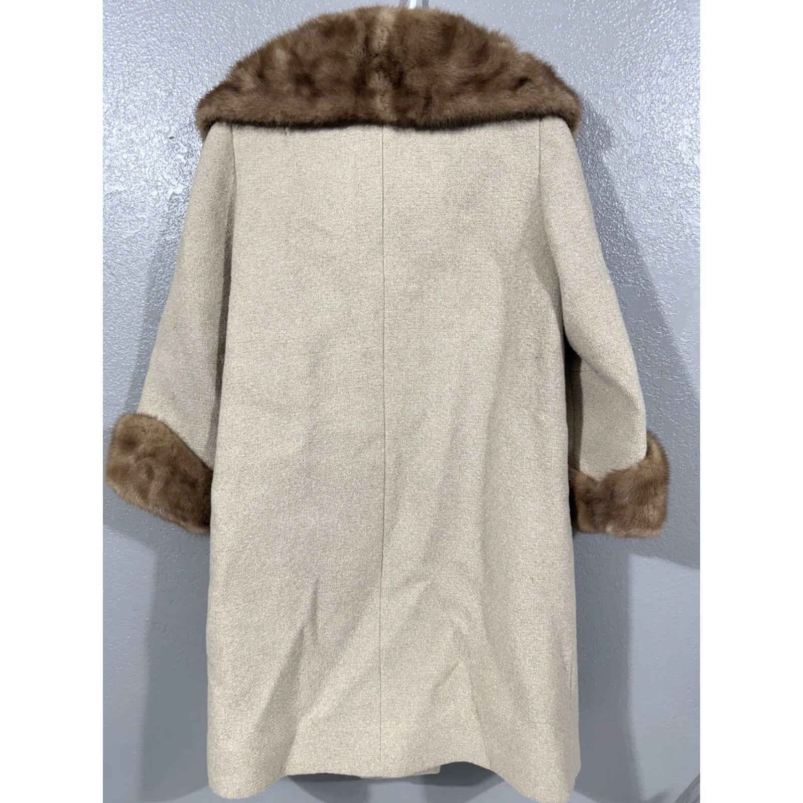 Vogue VINTAGE The Vogue Flint Beige Wool Blend Mink Fur Accent Button Up Coat M Womens Long Overcoat Size M / US 6-8 / IT 42-44 - 6 Thumbnail
