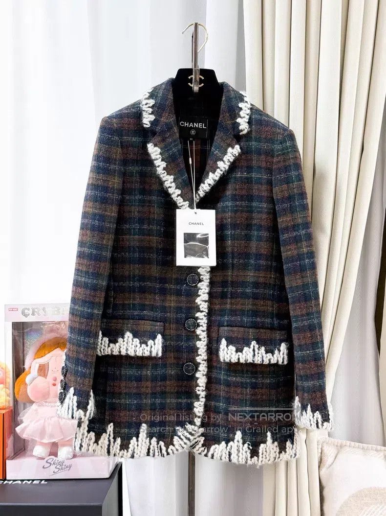 Chanel Chanel Checked white rolled-edge suit coat silhouette jack Size XXS / US 00 / IT 34 - 1 Thumbnail