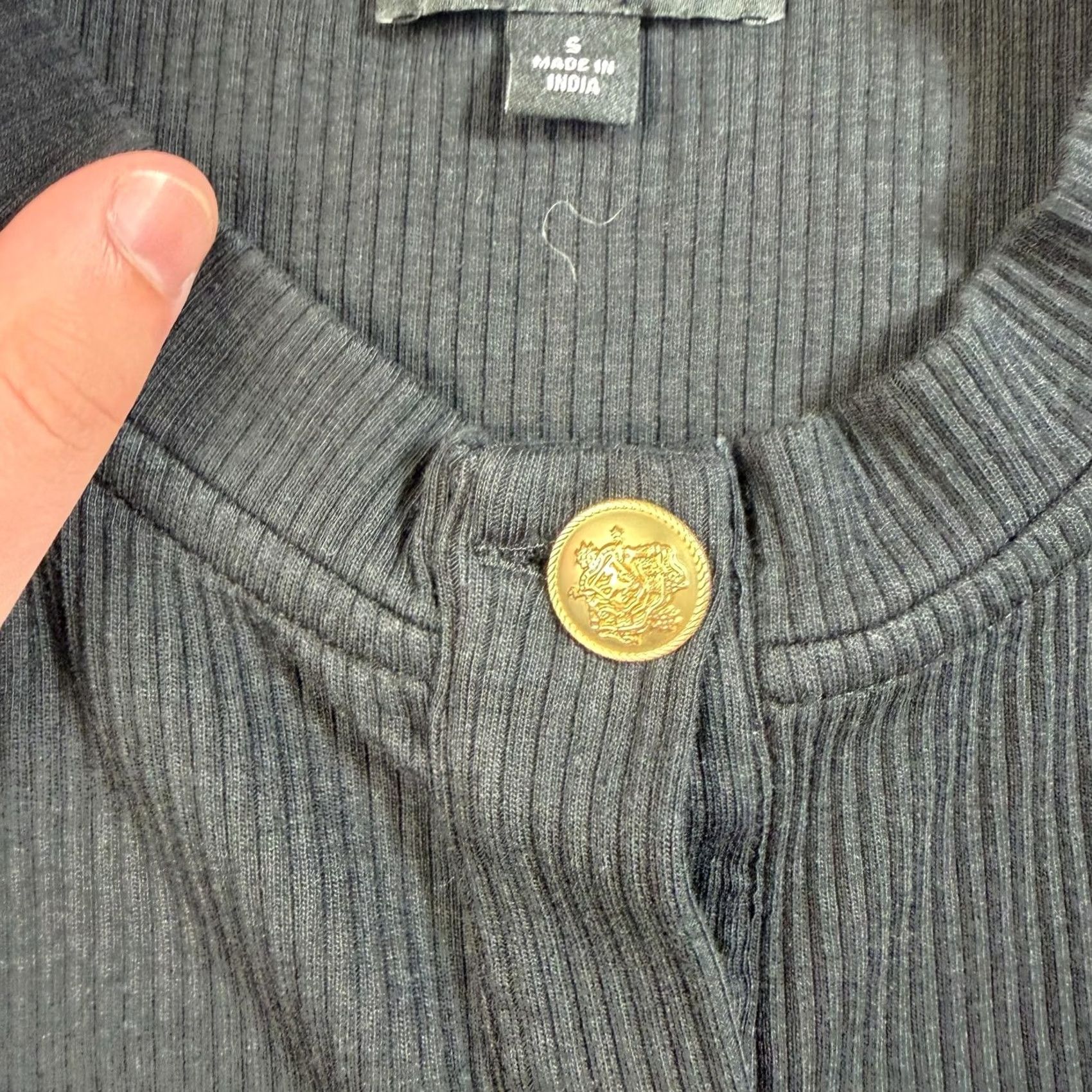 J.Crew J.CREW Cardigan Sweater Women Small Black Lightweight Knit Crew Neck Gold Button Front Ribbed Cap Sleeve Size S / US 4 / IT 40 - 5 Thumbnail