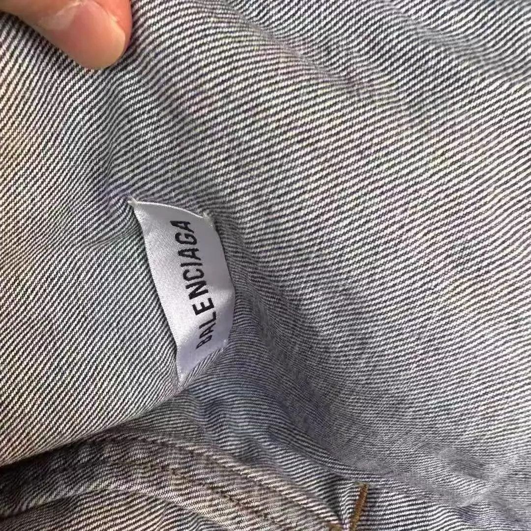 Balenciaga Balenciaga Destroyed Back Logo Denim Jacket NWT 34 Size XXS / US 00 / IT 34 - 3 Thumbnail