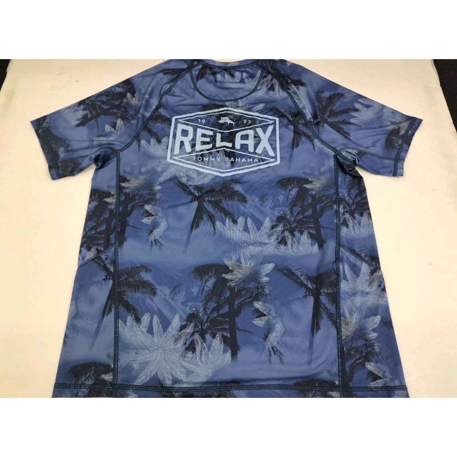 Tommy Bahama VINTAGE Tommy Bahama Mens Tropical Haze Relaxed Crew Neck T-Shirt Blue M #6777 Size US M / EU 48-50 / 2 - 4 Thumbnail