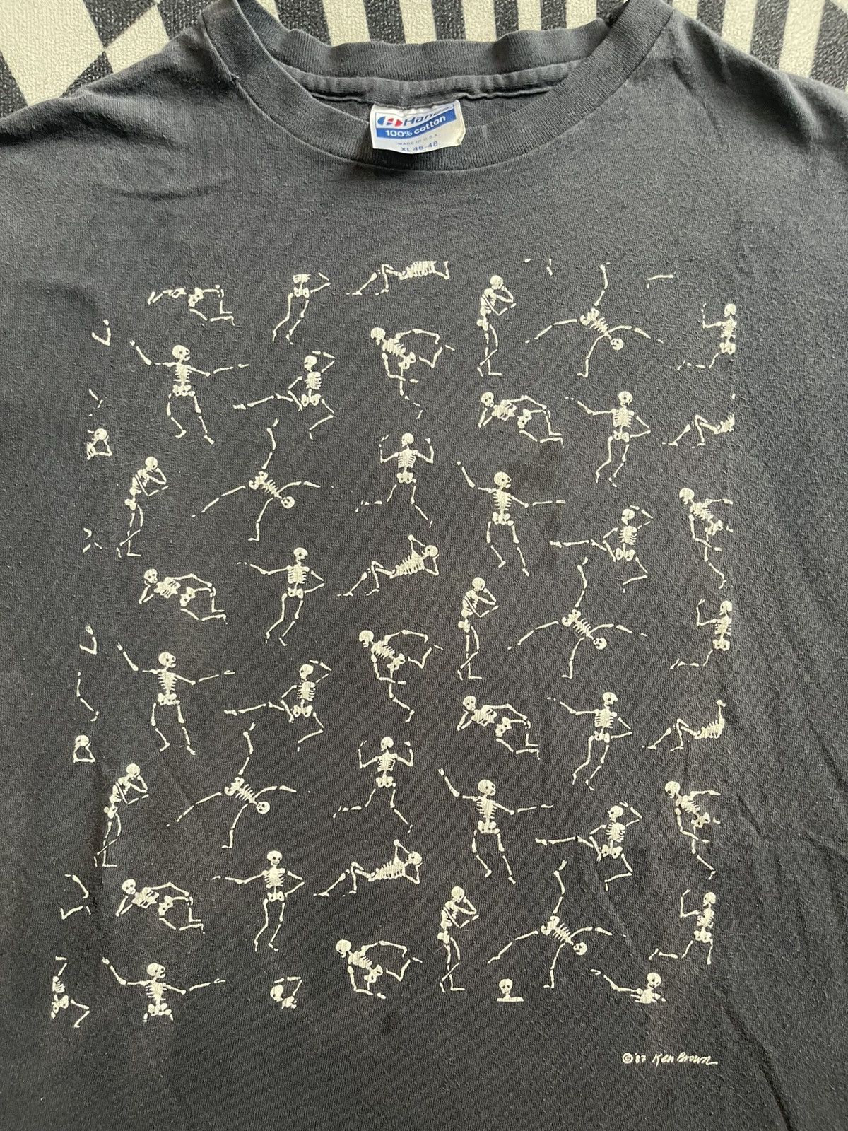Arts & Science VTG 1987 Ken Brown "Dancing Skeletons" T-Shirt Size US XL / EU 56 / 4 - 2 Thumbnail