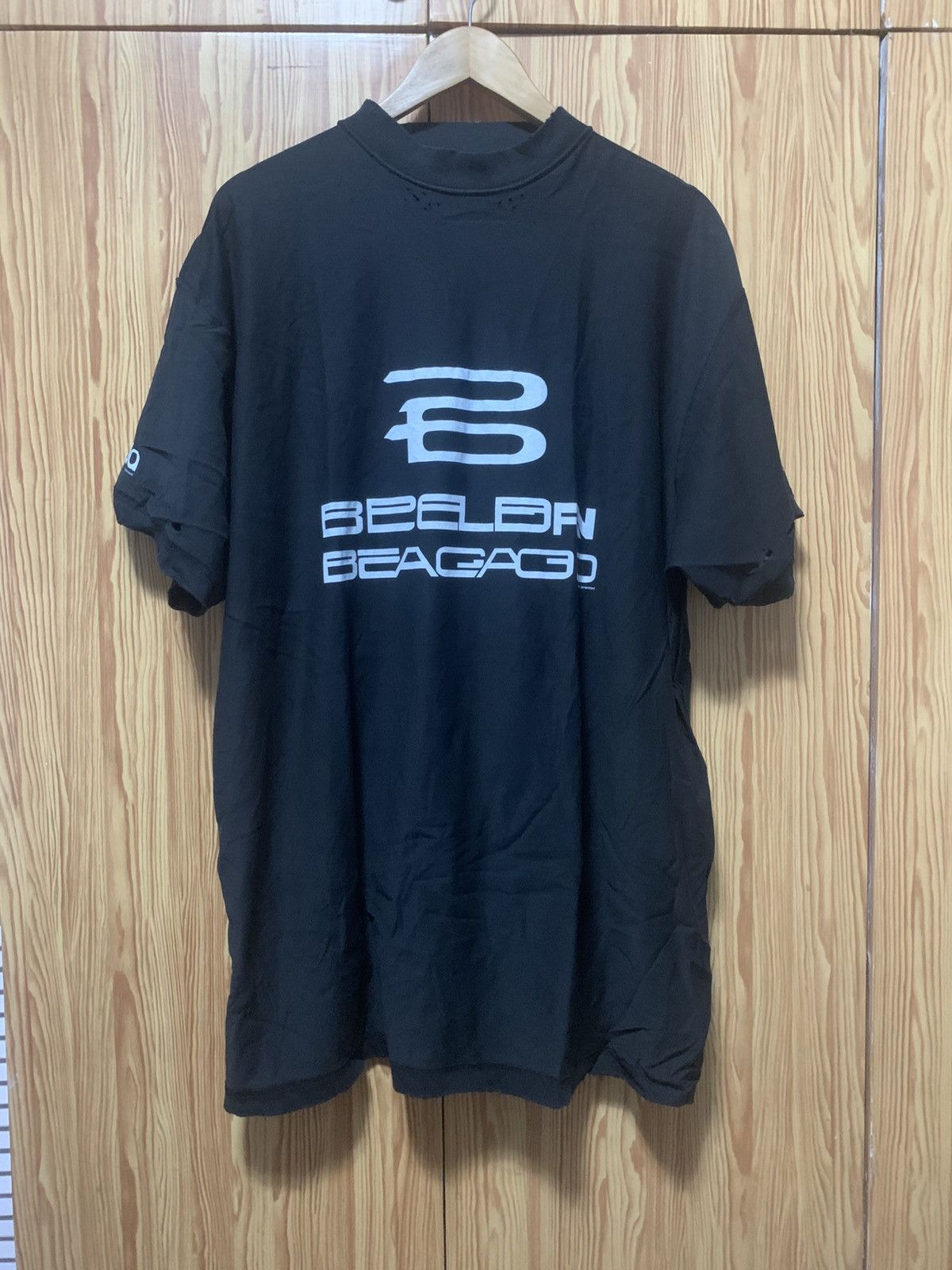 Balenciaga Balenciaga ai generated tee Size US L / EU 52-54 / 3 - 2 Thumbnail