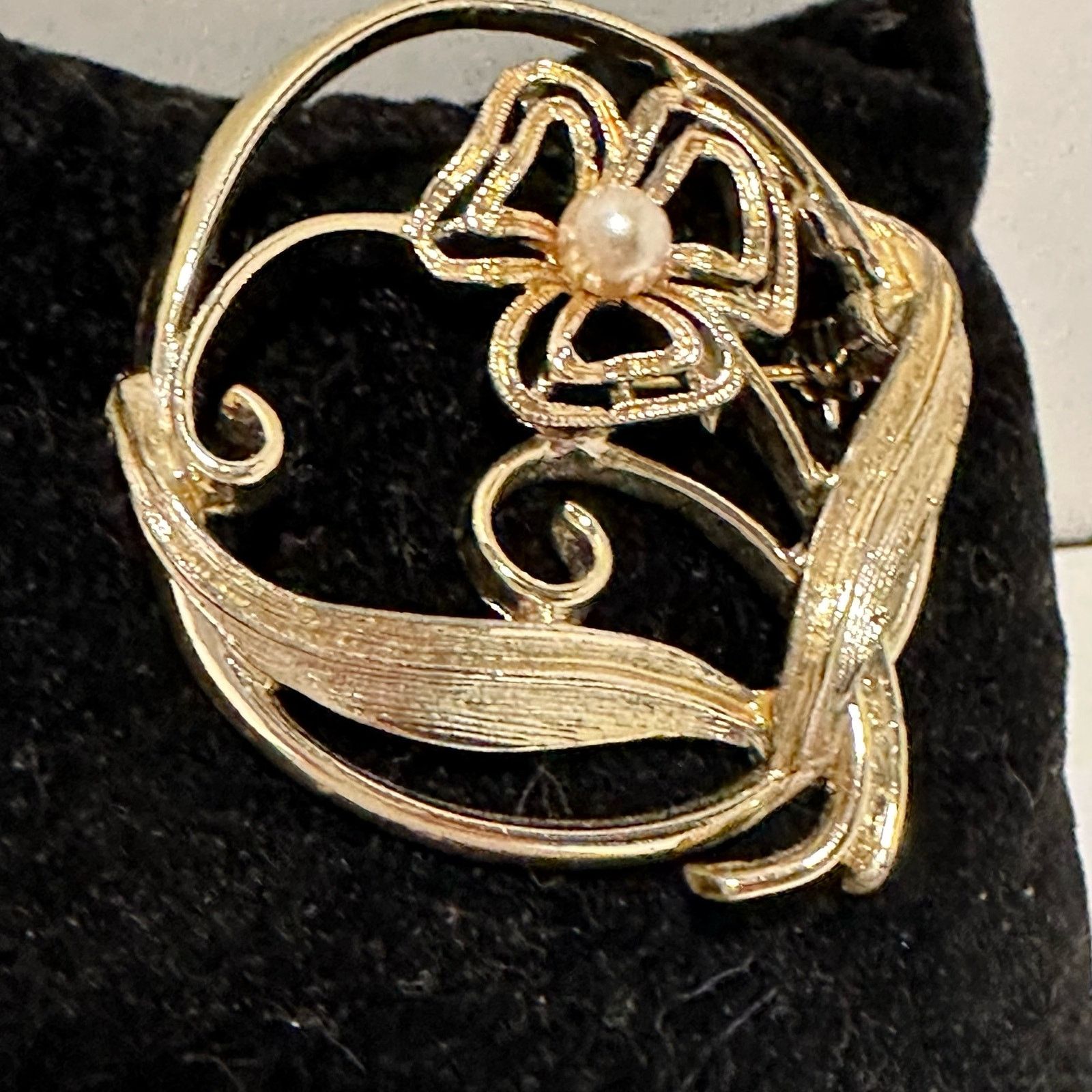 Vintage Sarah Coventry Precious 1973 Brooch Gold Tone Faux Pearl Size ONE SIZE - 7 Thumbnail