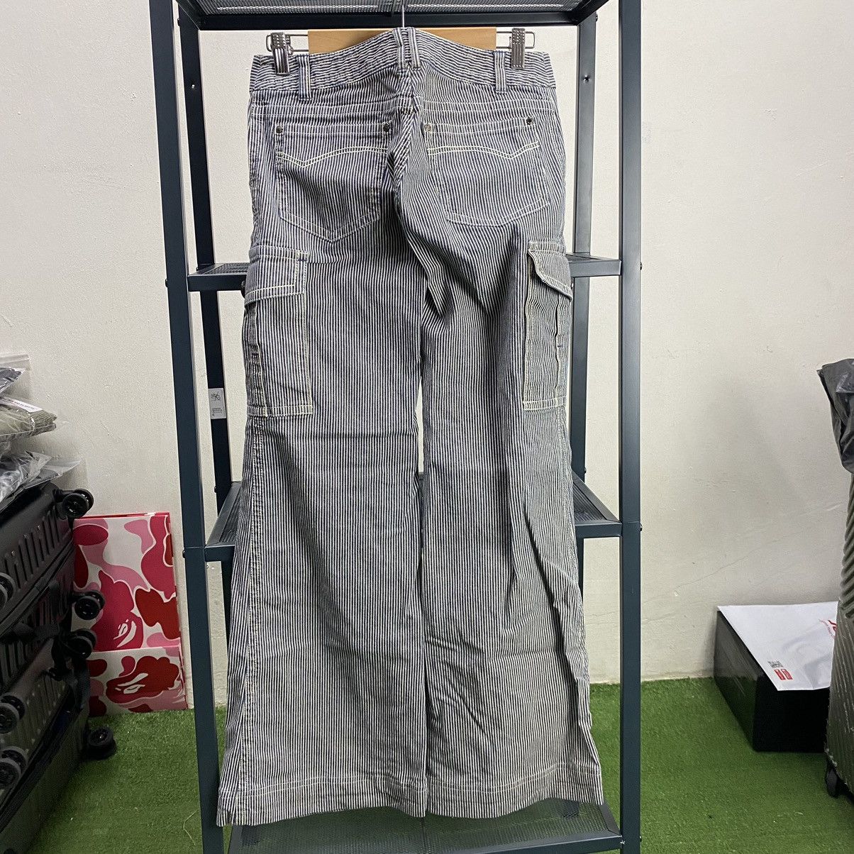 Burberry BURBERRY BLUE LABEL FLARE HICKORY CARGO PANTS MULTIPOCKET Size 30" / US 8 / IT 44 - 2 Thumbnail