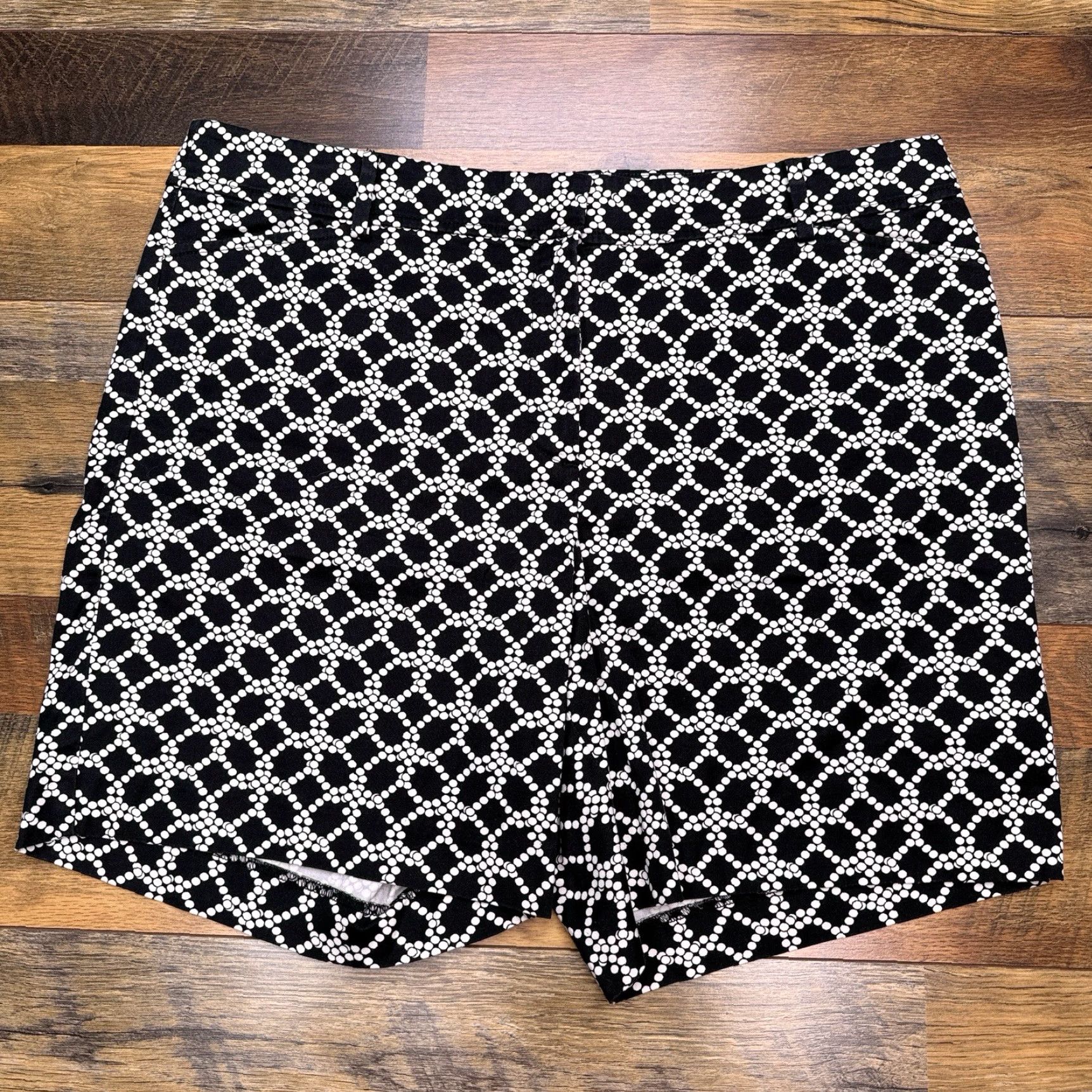 Talbots Talbots Shorts Womens 16 Black High Rise Stretch Chino Casual 6.5in Inseam Front Flat Front Geometric Pattern Cotton Spandex Regular Size 38" / US 16 / IT 52 - 2 Thumbnail