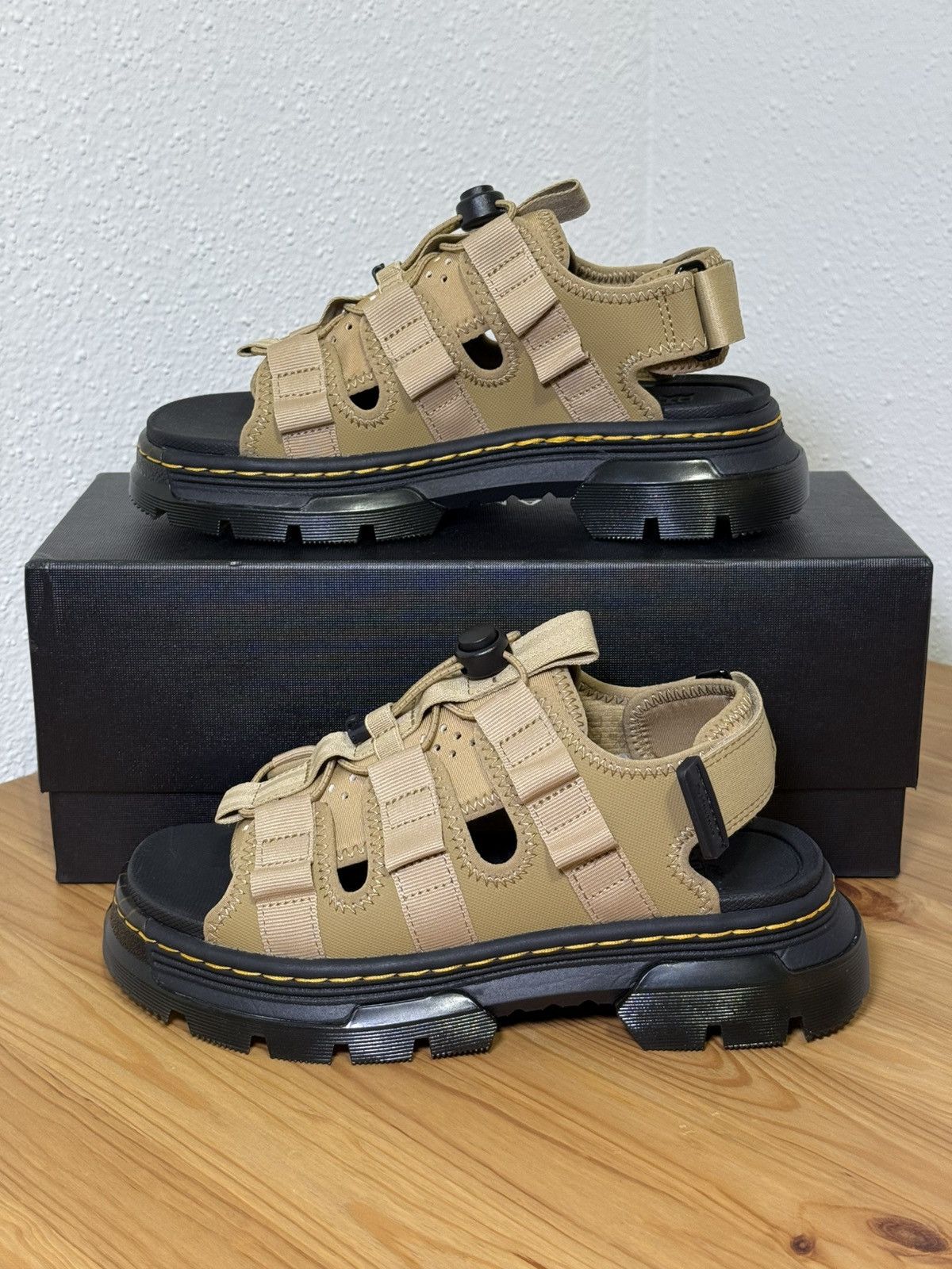 Dr. Martens Dr. Martens Jericho Sandals size 6 US 37 EU Size US 6 / IT 36 - 4 Thumbnail