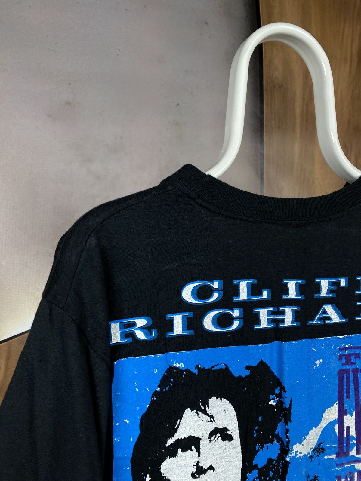 Band Tees 🎸Vintage 1989 T-Shirt Cliff Richard The Shadows Rock Band🎸 Size US L / EU 52-54 / 3 - 10 Thumbnail