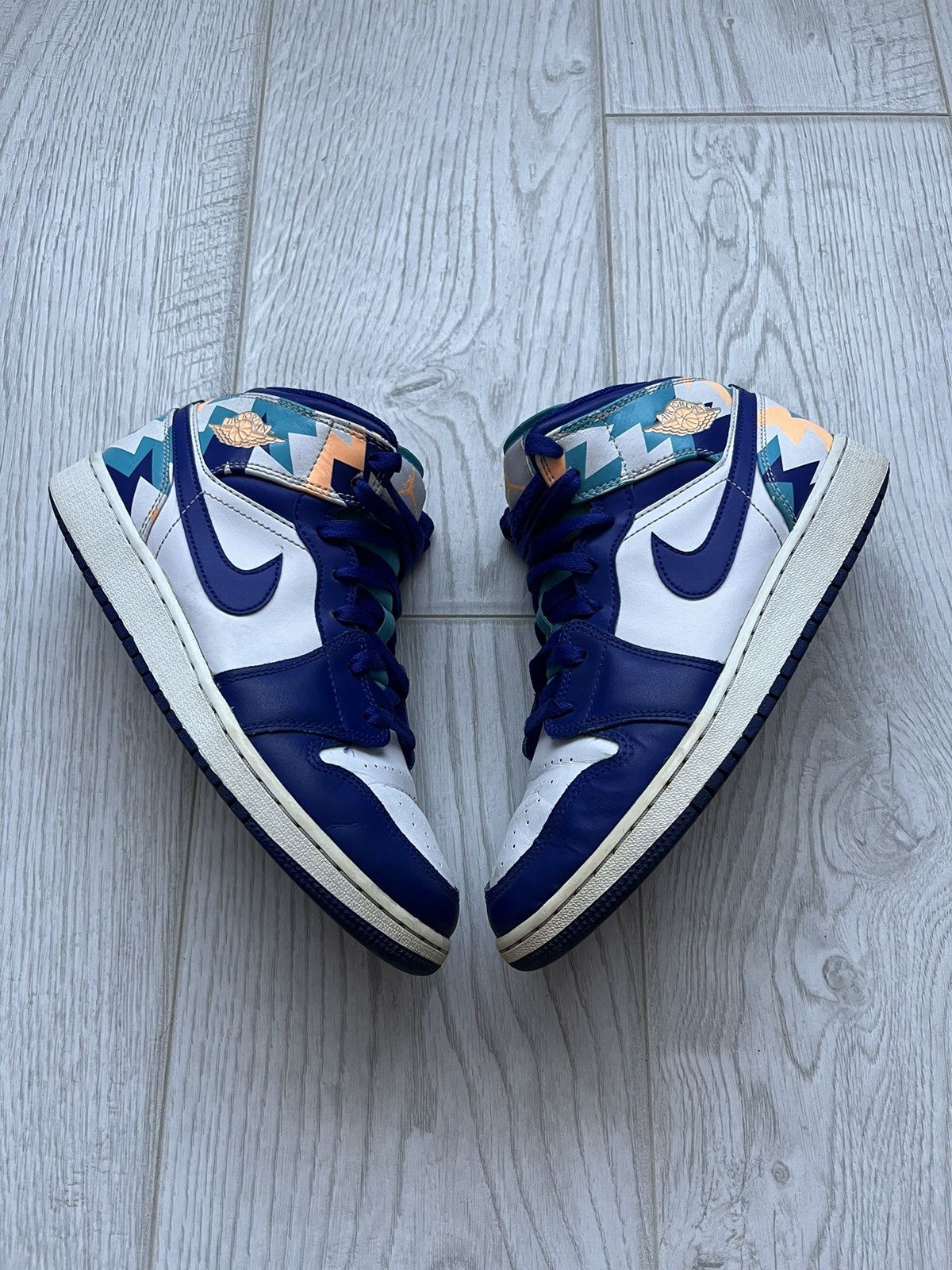 Jordan Brand Nike Air Jordan 1 Mid Geometric Blue White Size US 6.5 / EU 39-40 - 2 Thumbnail