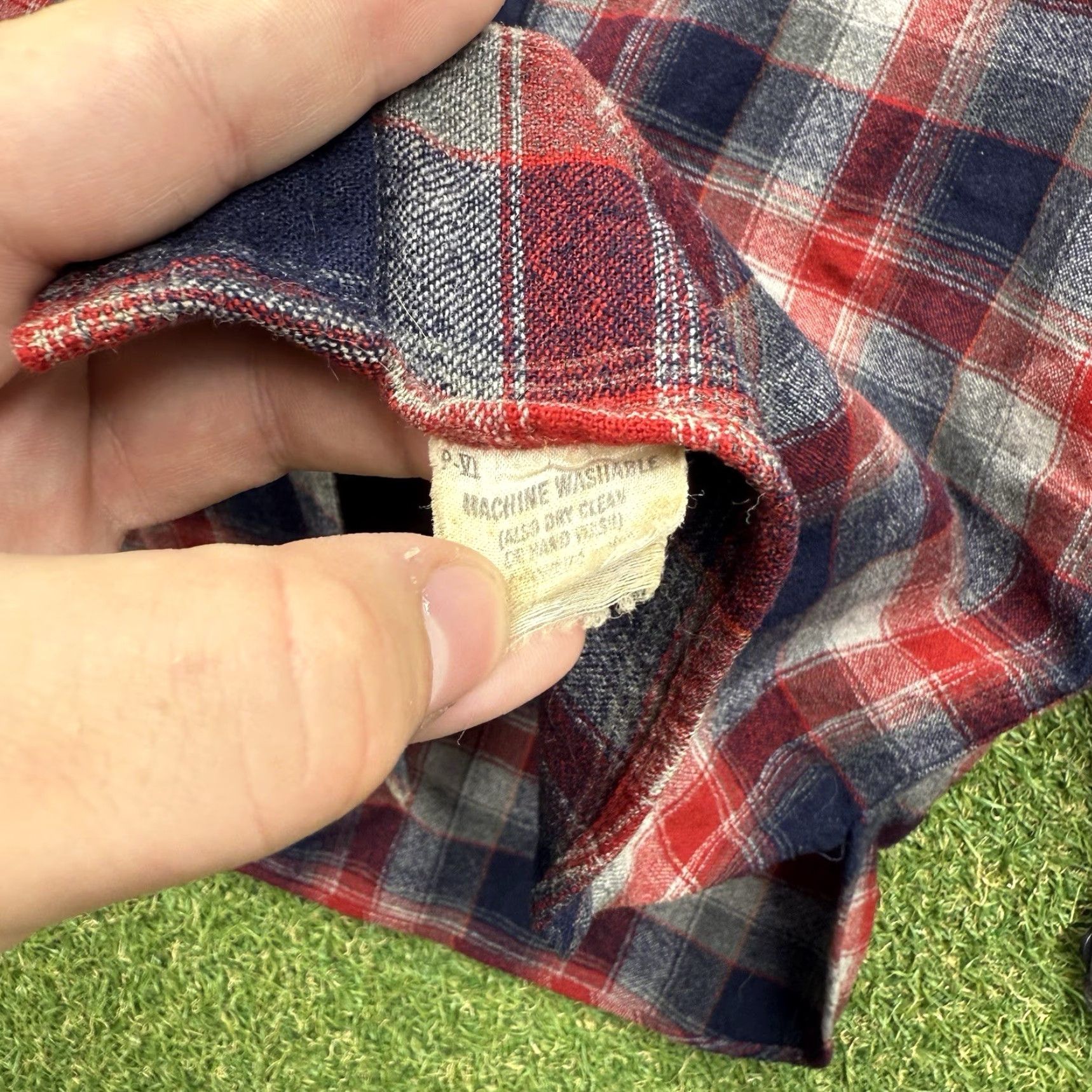 Pendleton VINTAGE Pendleton Wool Flannel Mens Large USA Made Plaid 90s Hiking Outdoor Button-Up Shirt Size US L / EU 52-54 / 3 - 6 Thumbnail