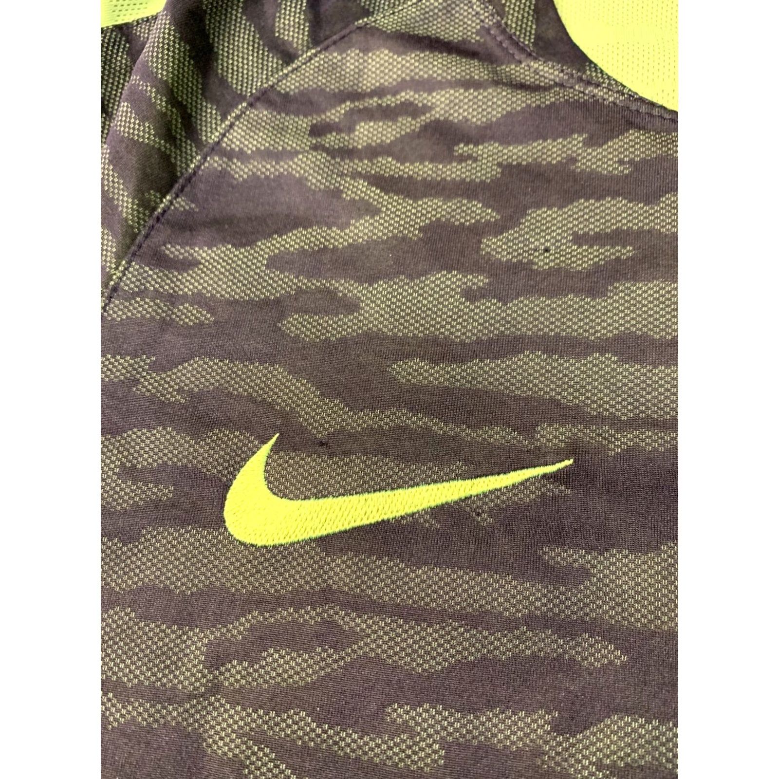 Nike Nike Dri-FIT Football Shirt Men Size S Dark Green Neon - Nike Flash Jersey, Short Sleeve, Crew Neck, Polyester, 2010s Football Tee Size US S / EU 44-46 / 1 - 3 Thumbnail