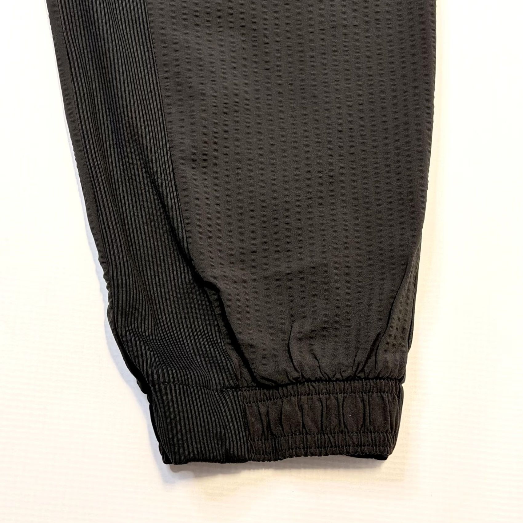 Athleta Athleta Textured Brooklyn Jogger Pants Womens 6 Black Elastic Waist Pockets Jogger Tapered Zip Pocket Casual Activewear Size 28" / US 6 / IT 42 - 3 Thumbnail