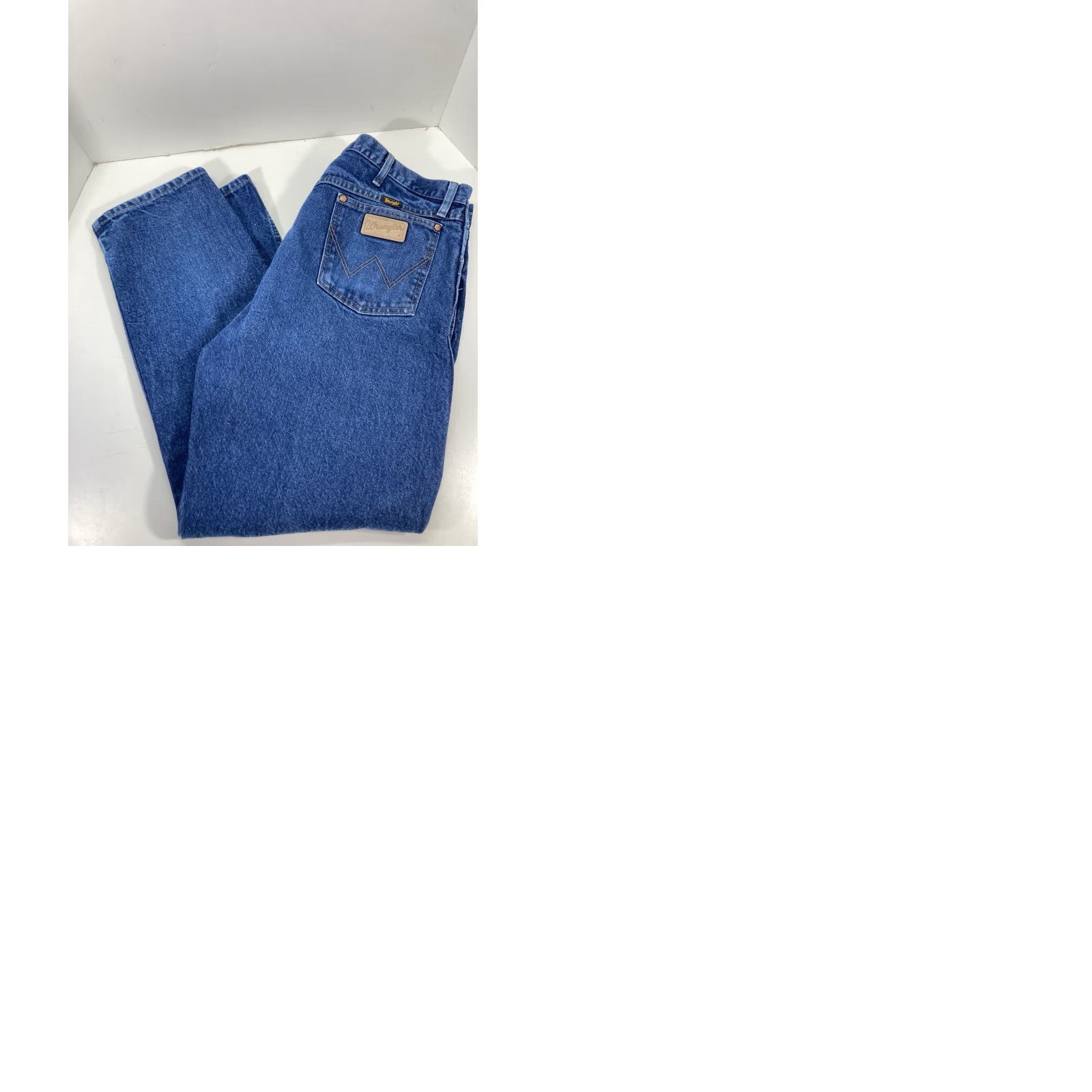 Wrangler Wrangler 13MWZ Straight Jeans Mens 40X30 Medium Wash Blue Denim Classic 5-Pocket Size US 40 / EU 56 - 9 Thumbnail