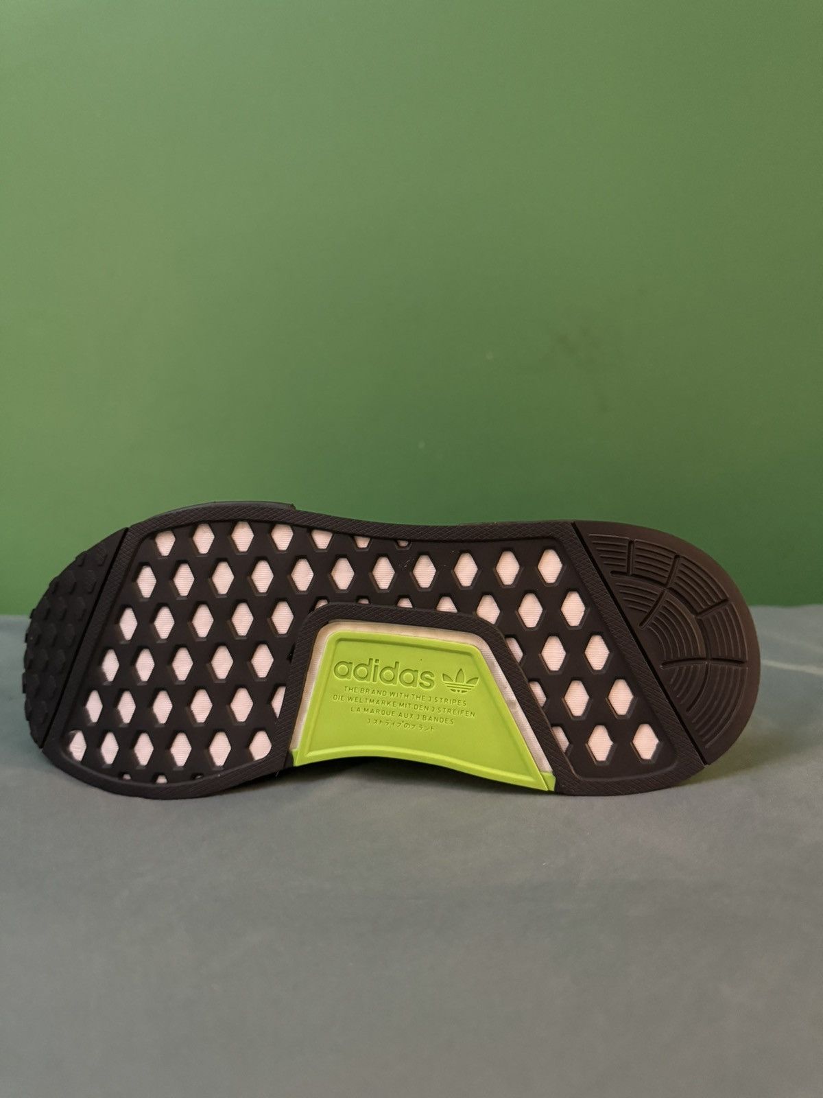 Adidas Adidas NMD R1 Star Wars Yoda 2019 Size US 7 / EU 40 - 5 Thumbnail
