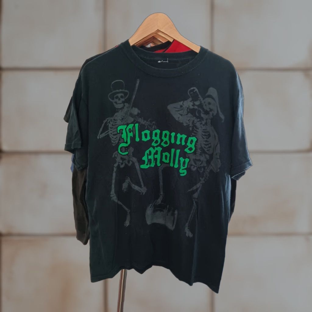 Vintage VINTAGE Flogging Molly T-shirt Celtic Punk Band Shirt Halloween Men L Black Molly Logo Portrait Size US L / EU 52-54 / 3 - 1 Thumbnail