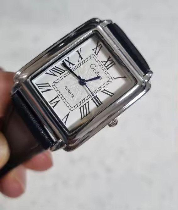 Vintage Vintage 90s vintage retro luxury style quartz leather watch Size ONE SIZE - 1 Thumbnail