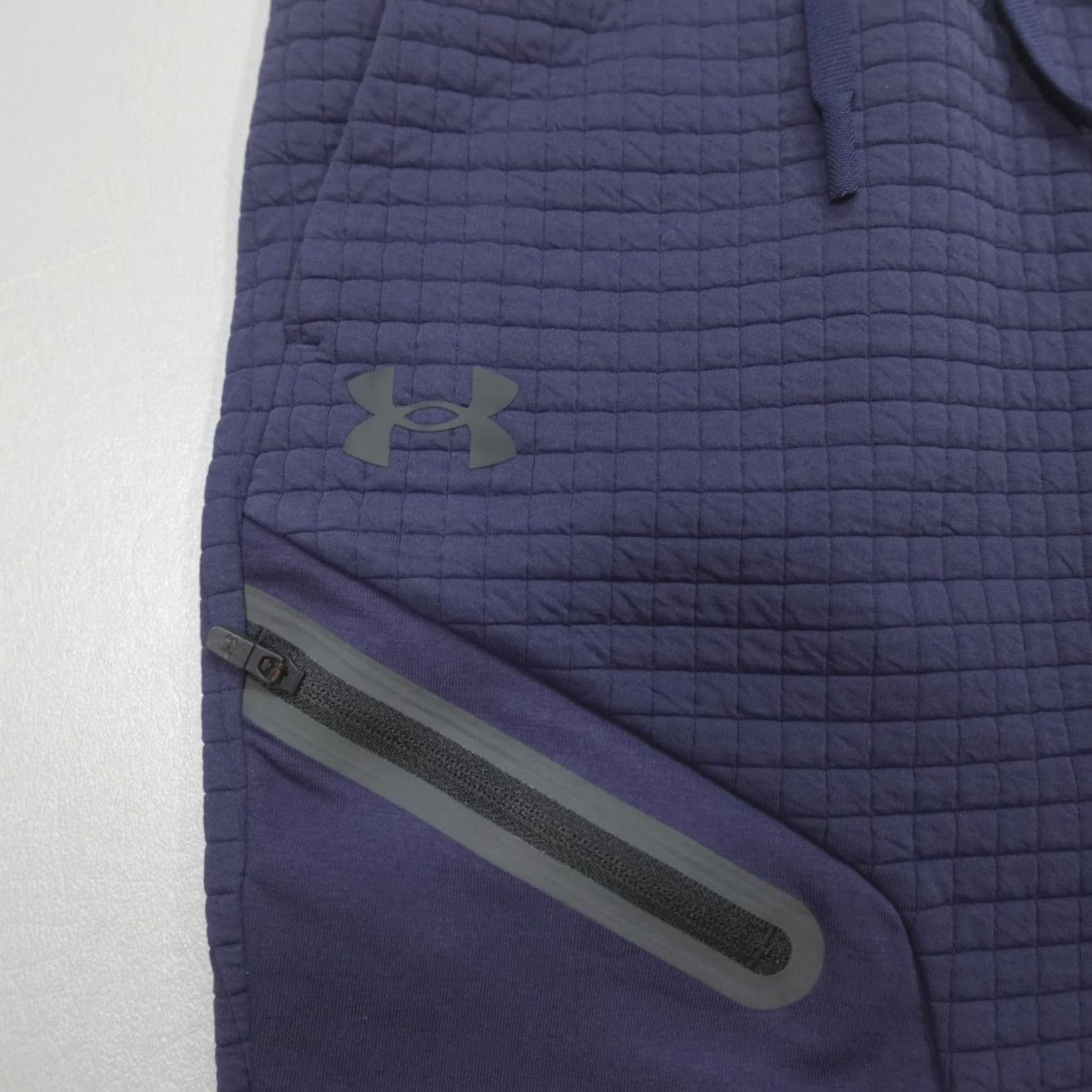 Under Armour Under Armour Unstoppable Fleece Grid Joggers Men’s M Navy Activewear, Jogger, Solid, Pockets, Elastic Waist, Inseam 28, Regular Fit, Athleisure, 90s? Size US 31 - 2 Thumbnail