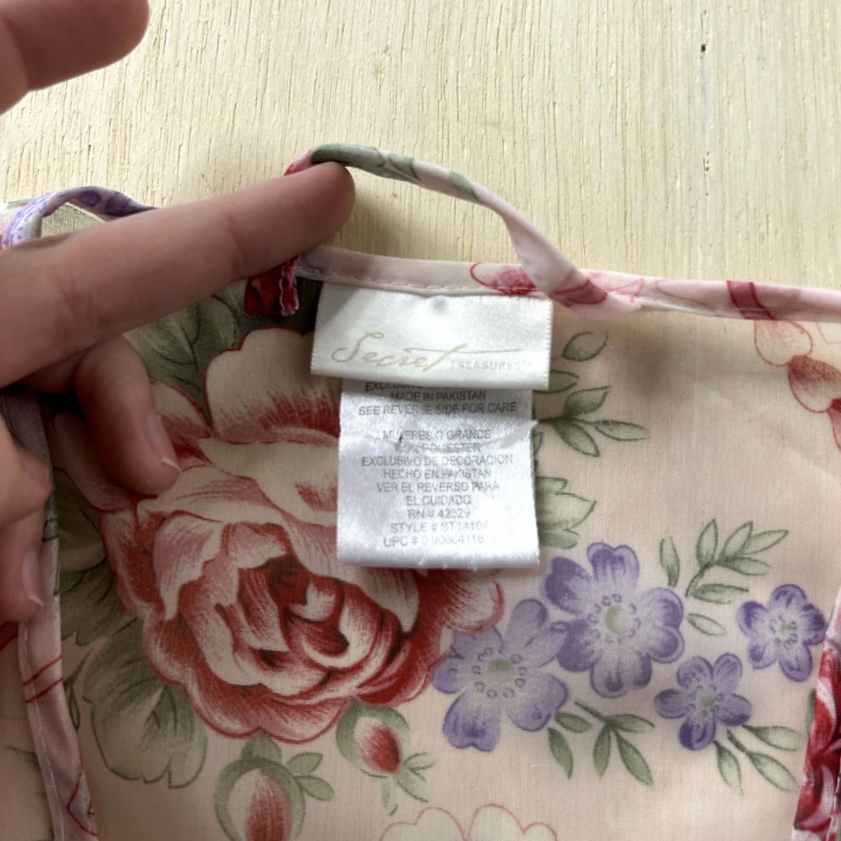 Vintage VINTAGE Secret Treasures Kimono Robe Womens Pink Floral Chiffon Sheer Size Size ONE SIZE - 2 Thumbnail