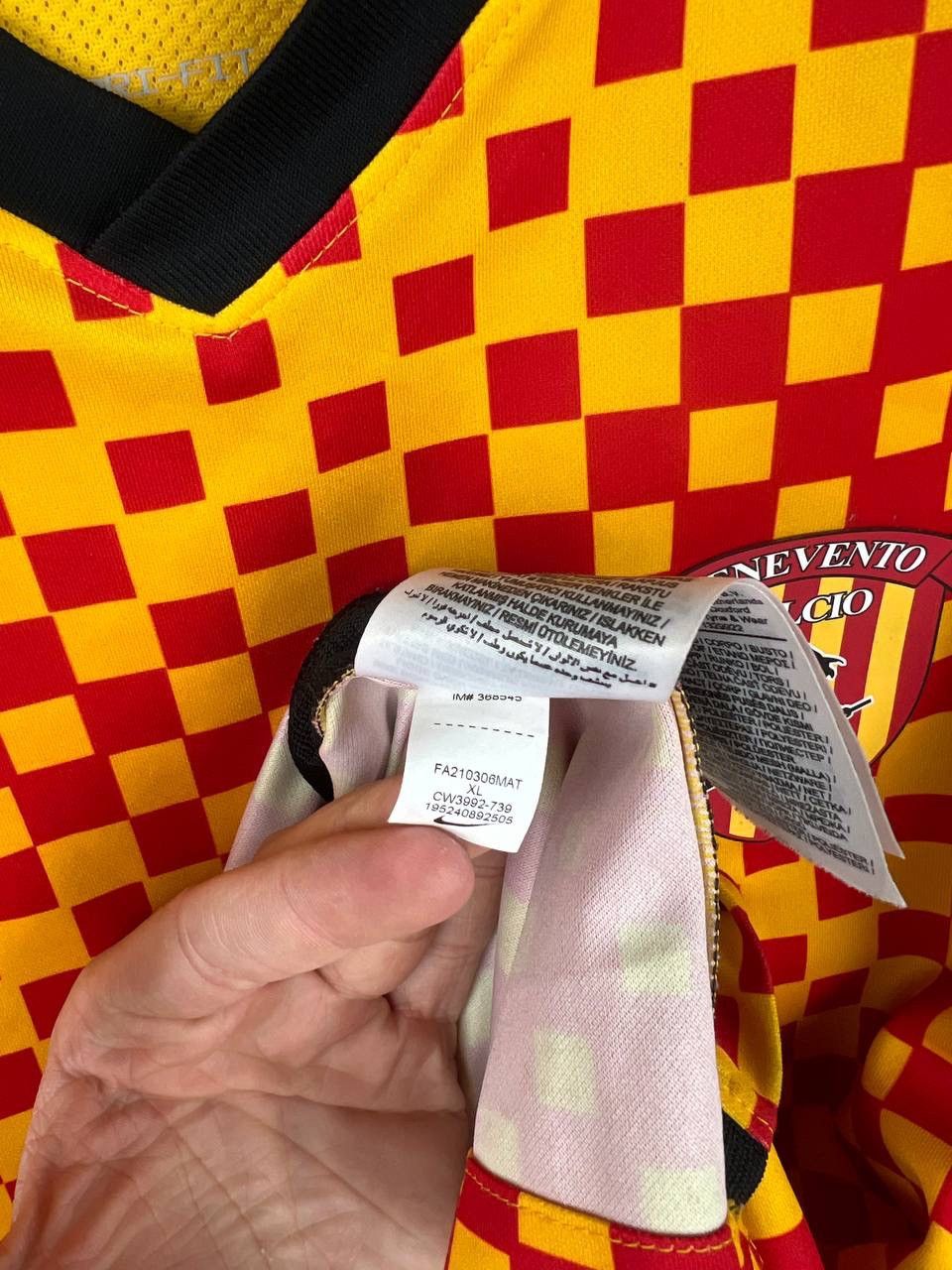 Vintage Maglia Benevento Nike 2021-22 jersey t-shirts size XL Size US XL / EU 56 / 4 - 3 Thumbnail