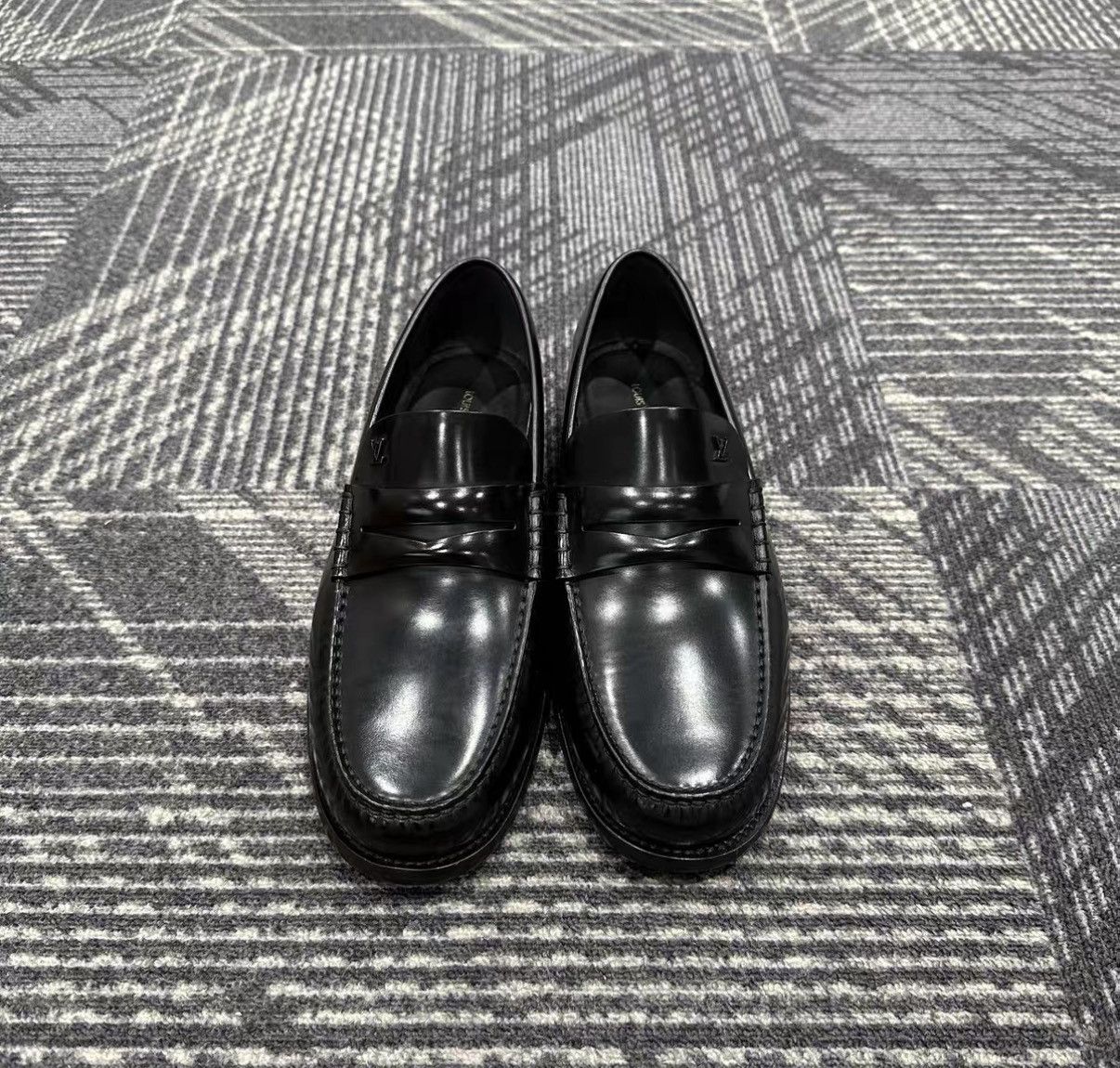 Louis Vuitton Louis Vuitton Monceau Loafer Leather Shoes J42 Size US 9 / EU 42 - 2 Thumbnail
