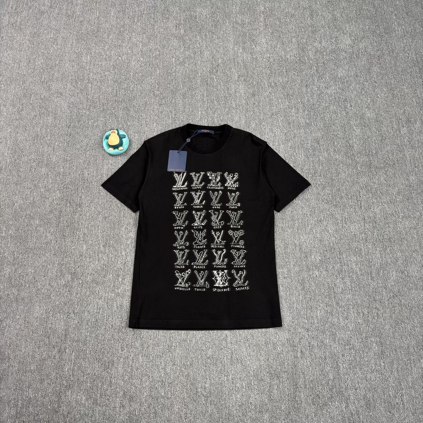 Louis Vuitton LV Multi-Element Gesture Logo Black T-Shirt Size US L / EU 52-54 / 3 - 1 Thumbnail