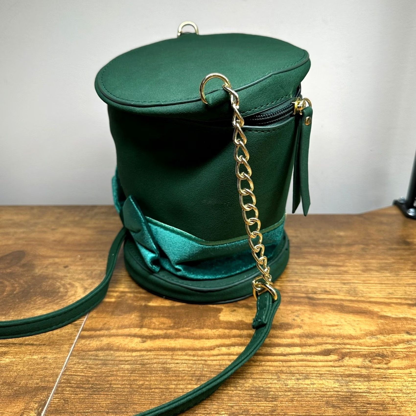 Disney NEW Disney Alice in Wonderland Mad Hatter Green Top Hat Crossbody Bag Size S / US 4 / IT 40 - 2 Thumbnail