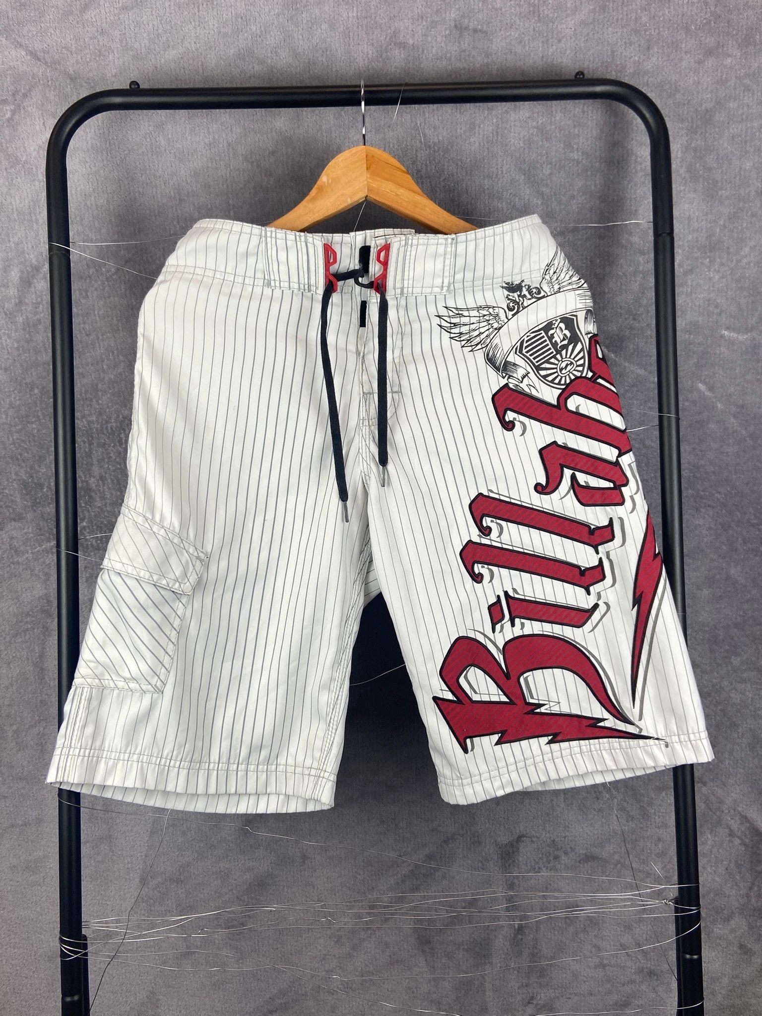 Billabong Billabong White Pinstripe Shorts M Spellout Logo Size US 28 / EU 44 - 1 Thumbnail