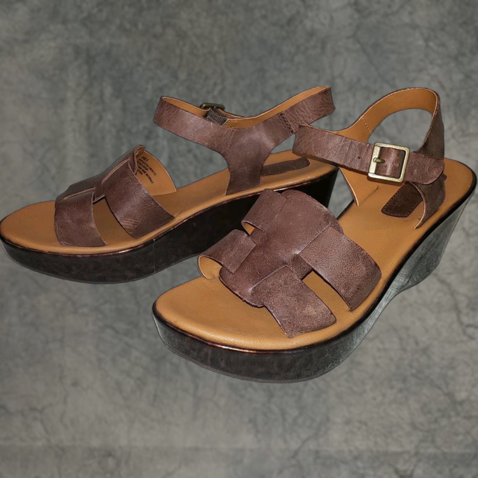 Vintage Korks Women's T-strap Wedge Sandal Leather Upper, Brown Glossy Leopard Pattern, Size 9M, Buckle, Wedge Heel, Medium Cushioning, Vintage No Size US 9 / IT 39 - 1 Thumbnail
