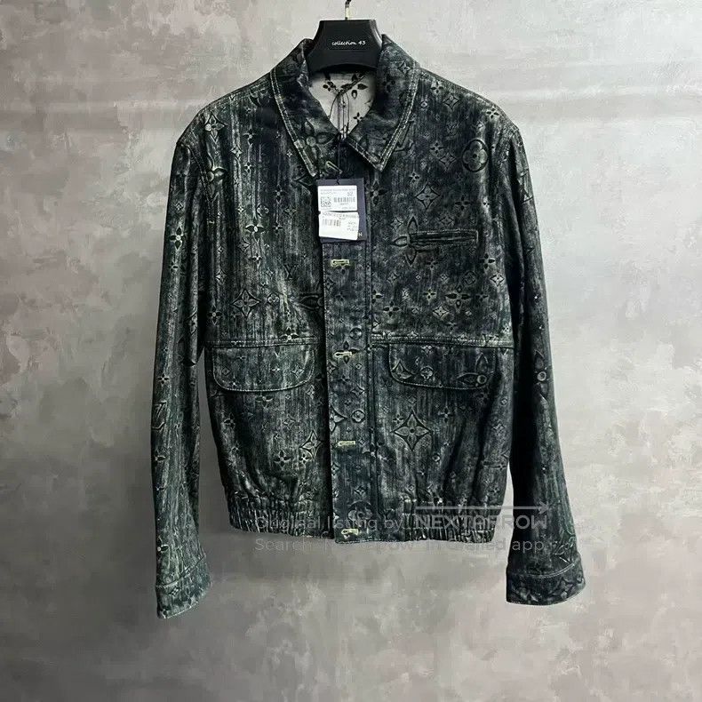 Louis Vuitton Louis Vuitton Grey Logo monogram single-breasted long-slee Size US M / EU 48-50 / 2 - 1 Thumbnail