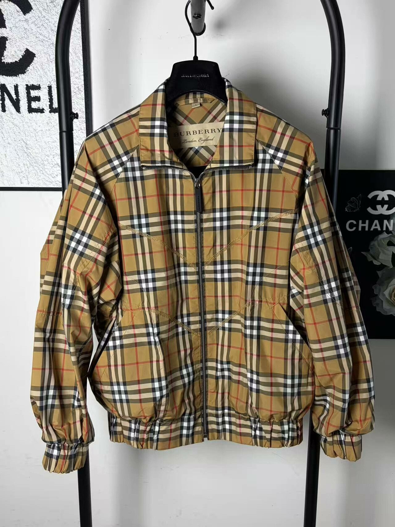 Burberry Burberry Plaid White Light Jacket s Men Size US S / EU 44-46 / 1 - 1 Thumbnail