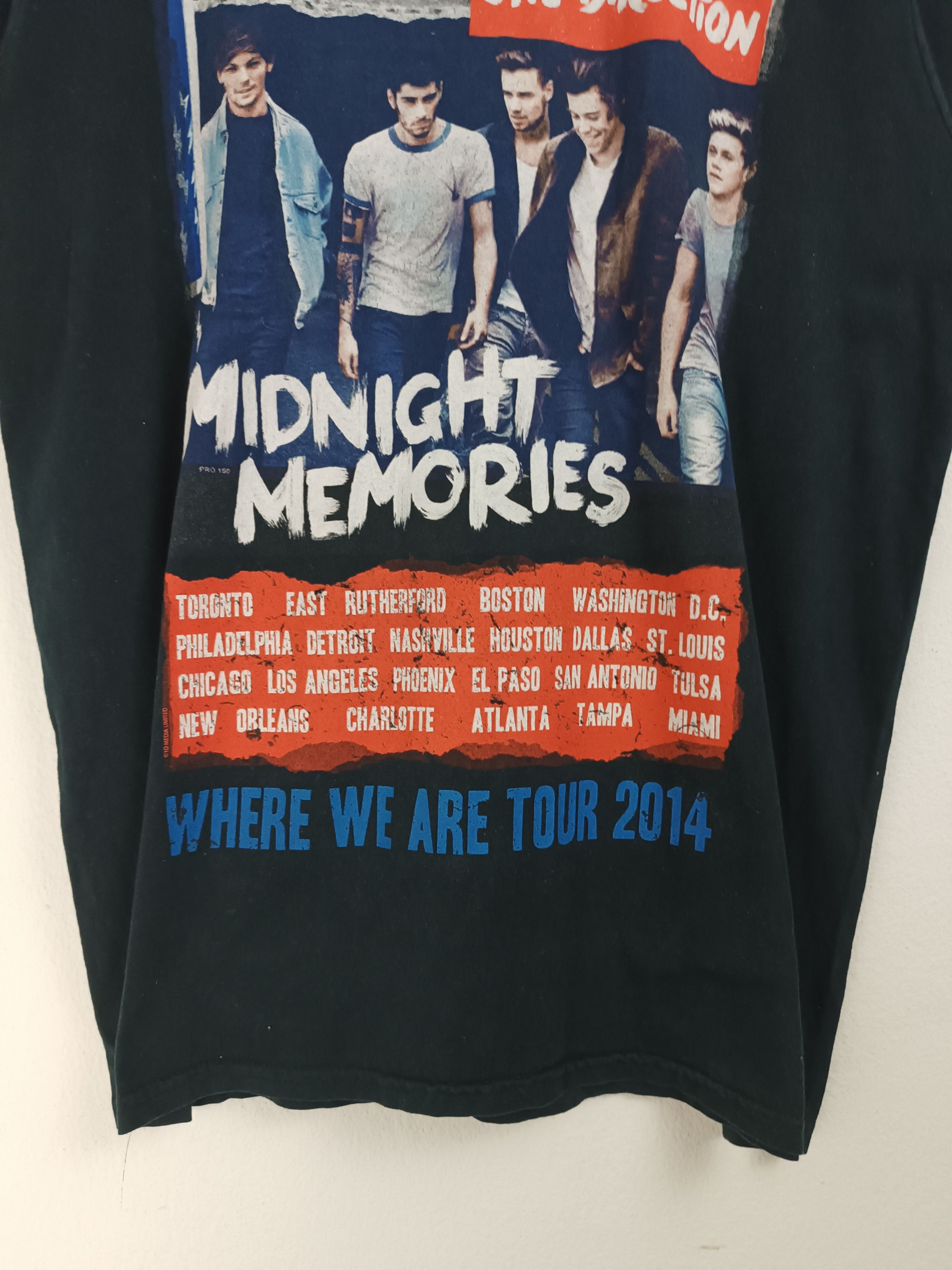 Band Tees VINTAGE '14 ONE DIRECTION MIDNIGHT MEMORIES TOUR TEE Size US M / EU 48-50 / 2 - 9 Thumbnail