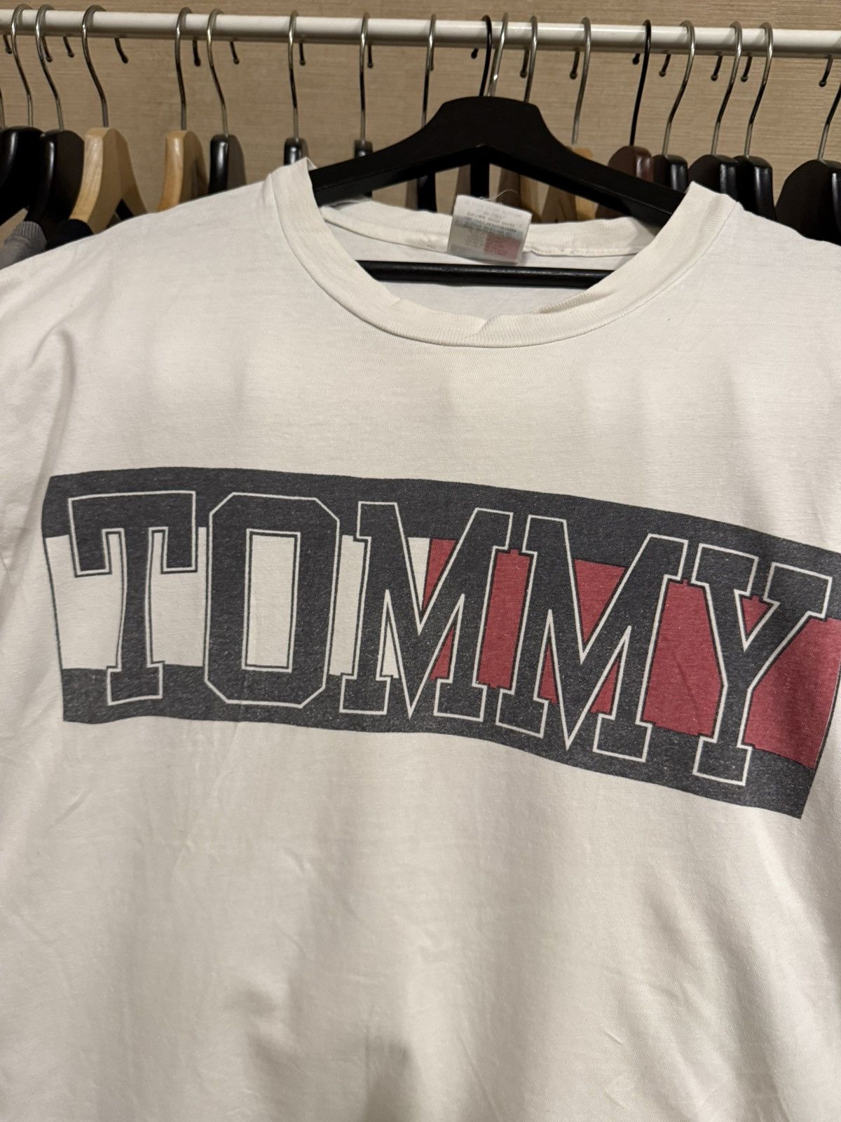 Tommy Hilfiger Vintage 1990s Tommy Hilfiger Single Stitched Tee Size US L / EU 52-54 / 3 - 13 Thumbnail