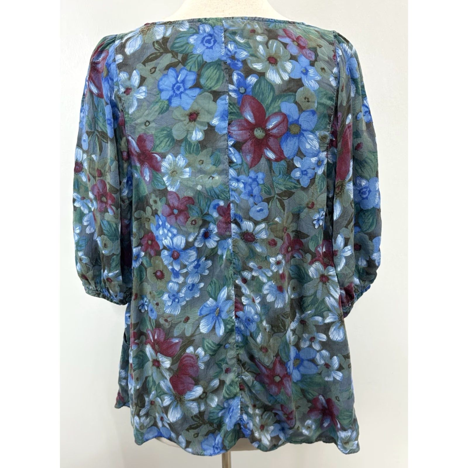 VINTAGE Tianello Women's Tunic Top Shirt Medium Blue Floral Short Sleeve Puff Sleeve Scoop Neck Rayon Made USA Womens