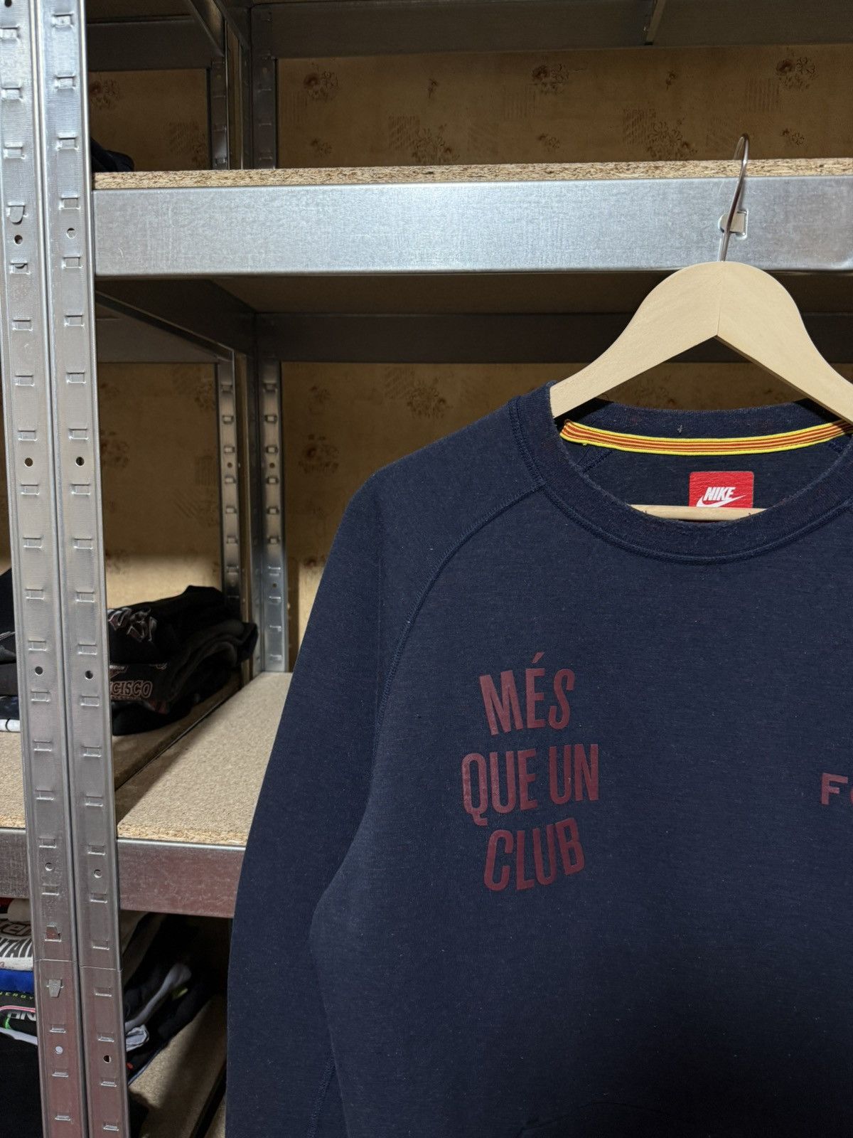 Nike Vintage Nike Tech FC Barcelona Mes Que Un Club Sweatshirt Size US L / EU 52-54 / 3 - 3 Thumbnail