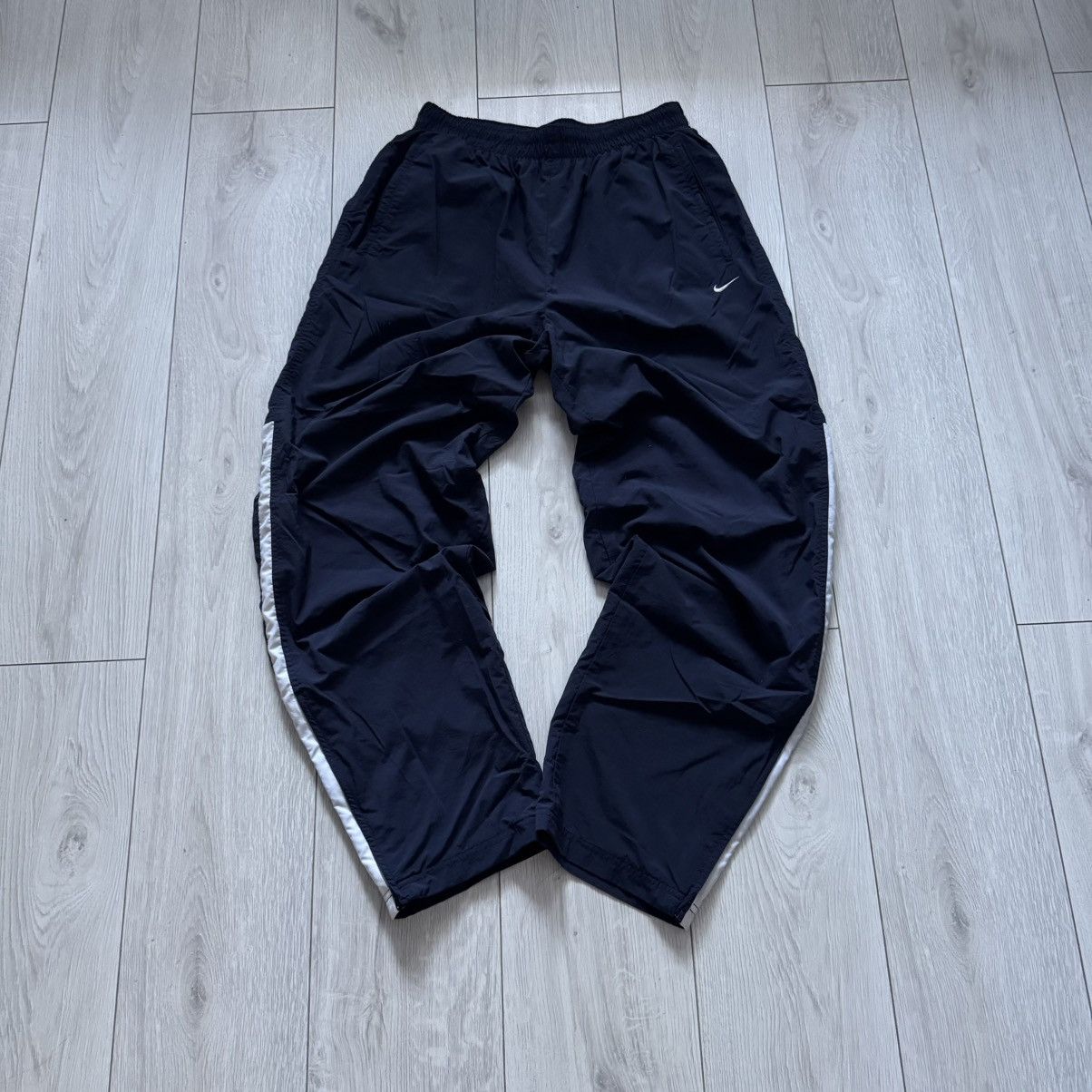 Nike Vintage nike track pants y2k gorpcore parachute navy Size US 36 / EU 52 - 1 Thumbnail