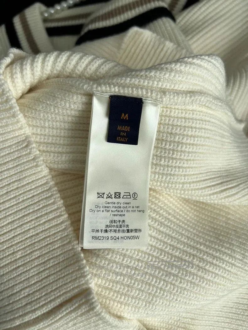 Louis Vuitton Louis Vuitton Preppy Style V-Neck Sweater. Size US M / EU 48-50 / 2 - 6 Thumbnail